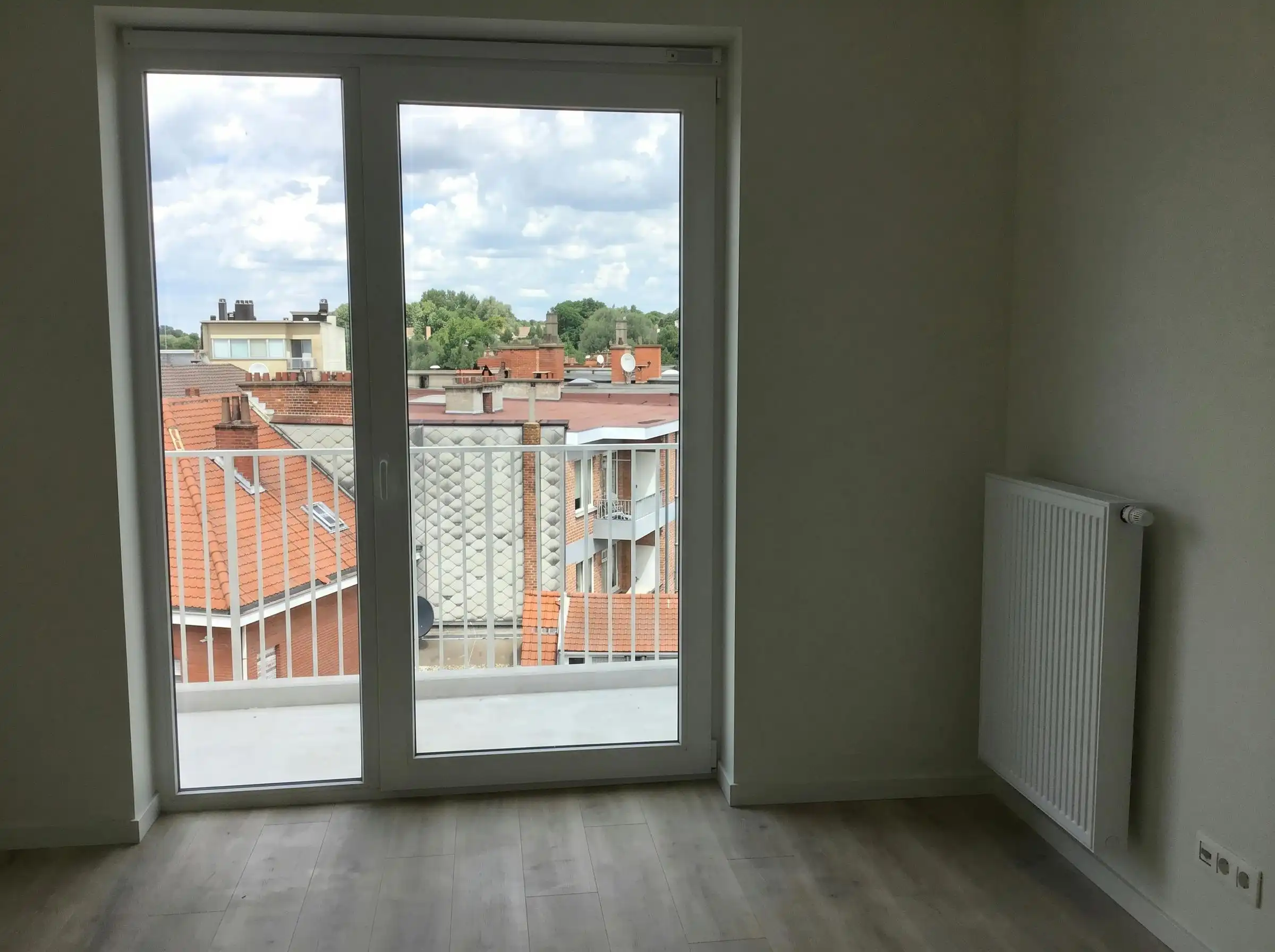 Lichtrijk appartement van 2022 met terras te Zellik. foto 11