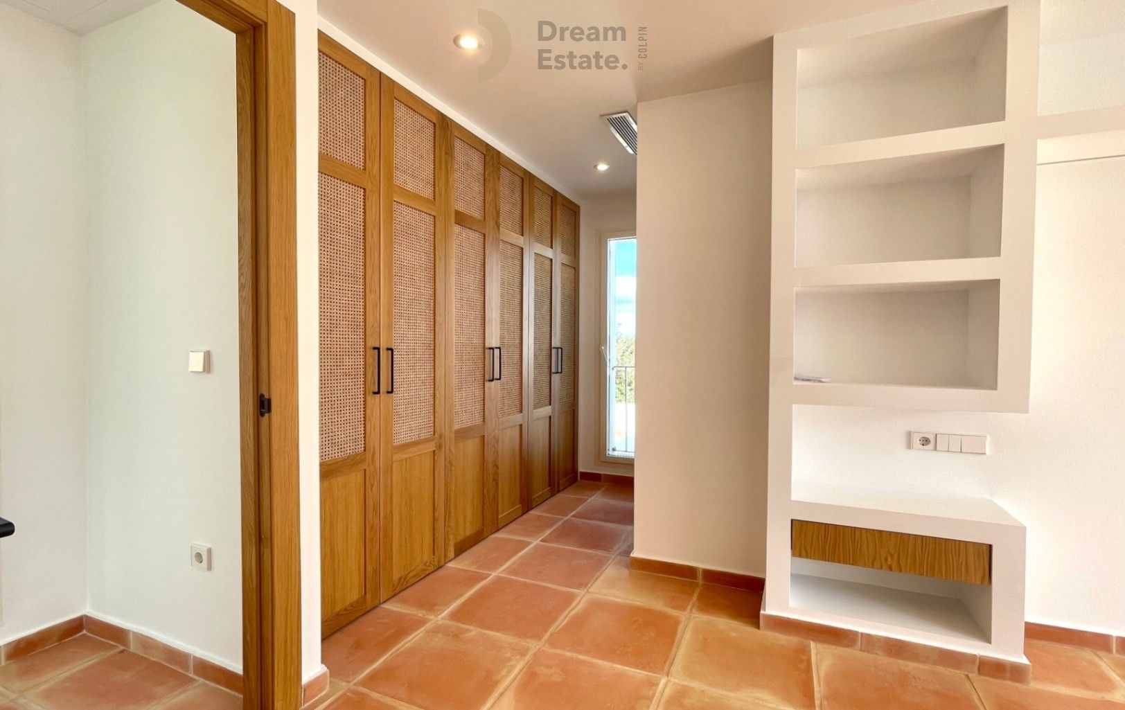Luxe Ibiza-Style Villa met Panoramisch Bergzicht foto 24