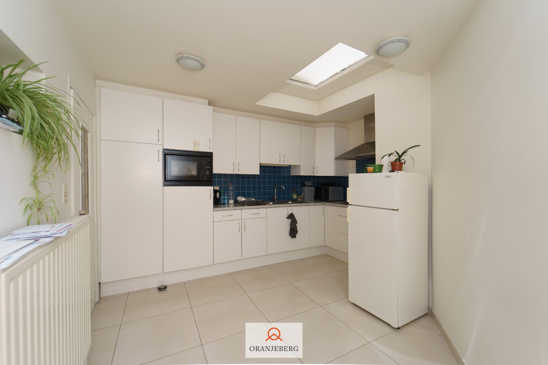 Ruime gerenoveerde burgerwoning nabij de Visserij foto 3