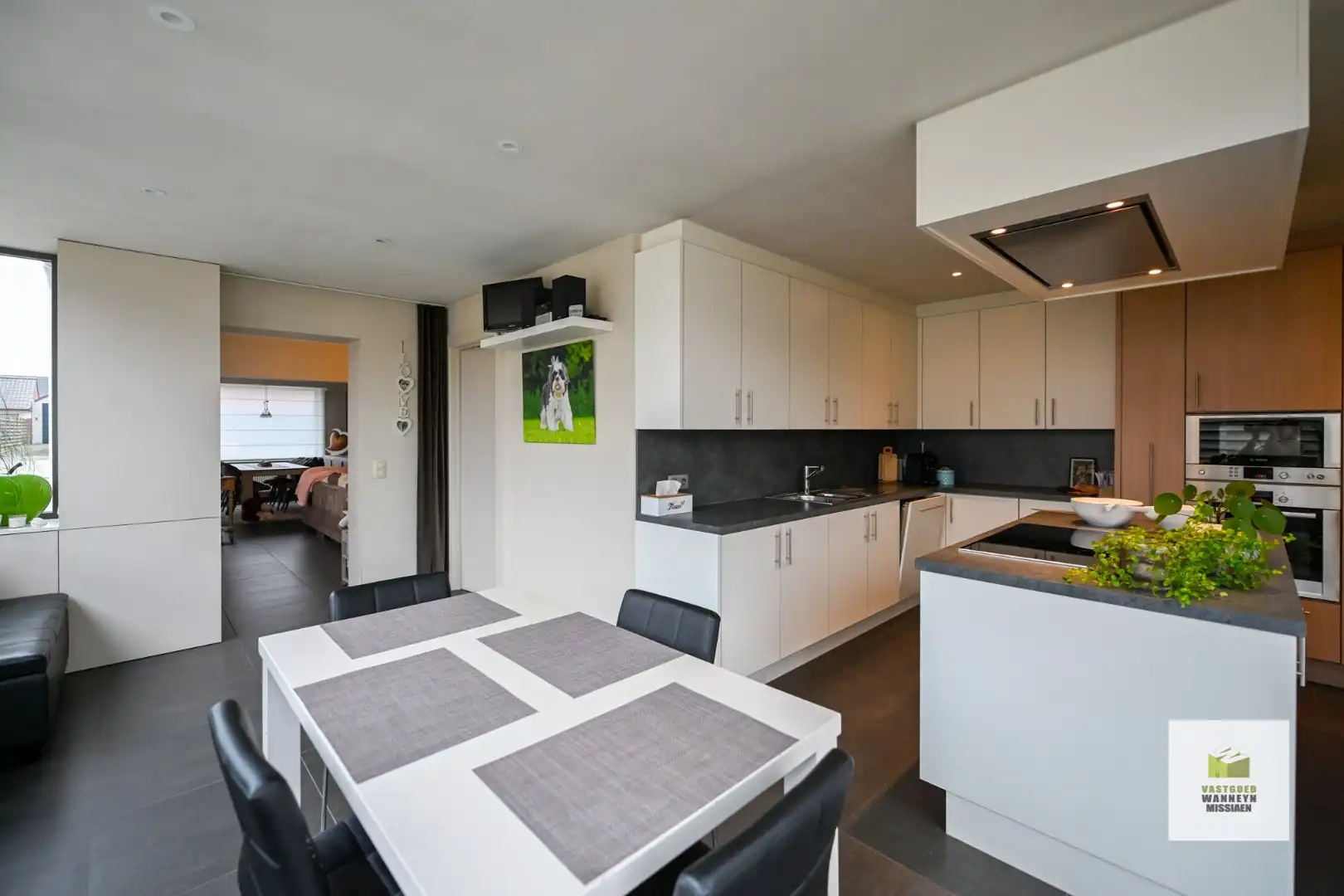 Rustig gelegen halfopen bebouwing, 594 m² opp met 3 slaapkamers foto 7