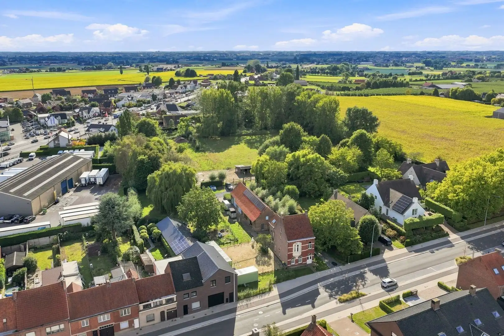 Karaktervol interbellum huis met bijgebouw én bouwgrond op 7.782 m² foto 4