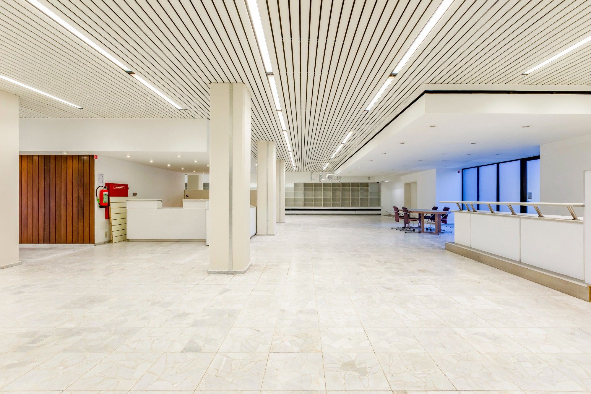 Commercieel handelsgelijkvloers met interessante straatbreedte foto 3