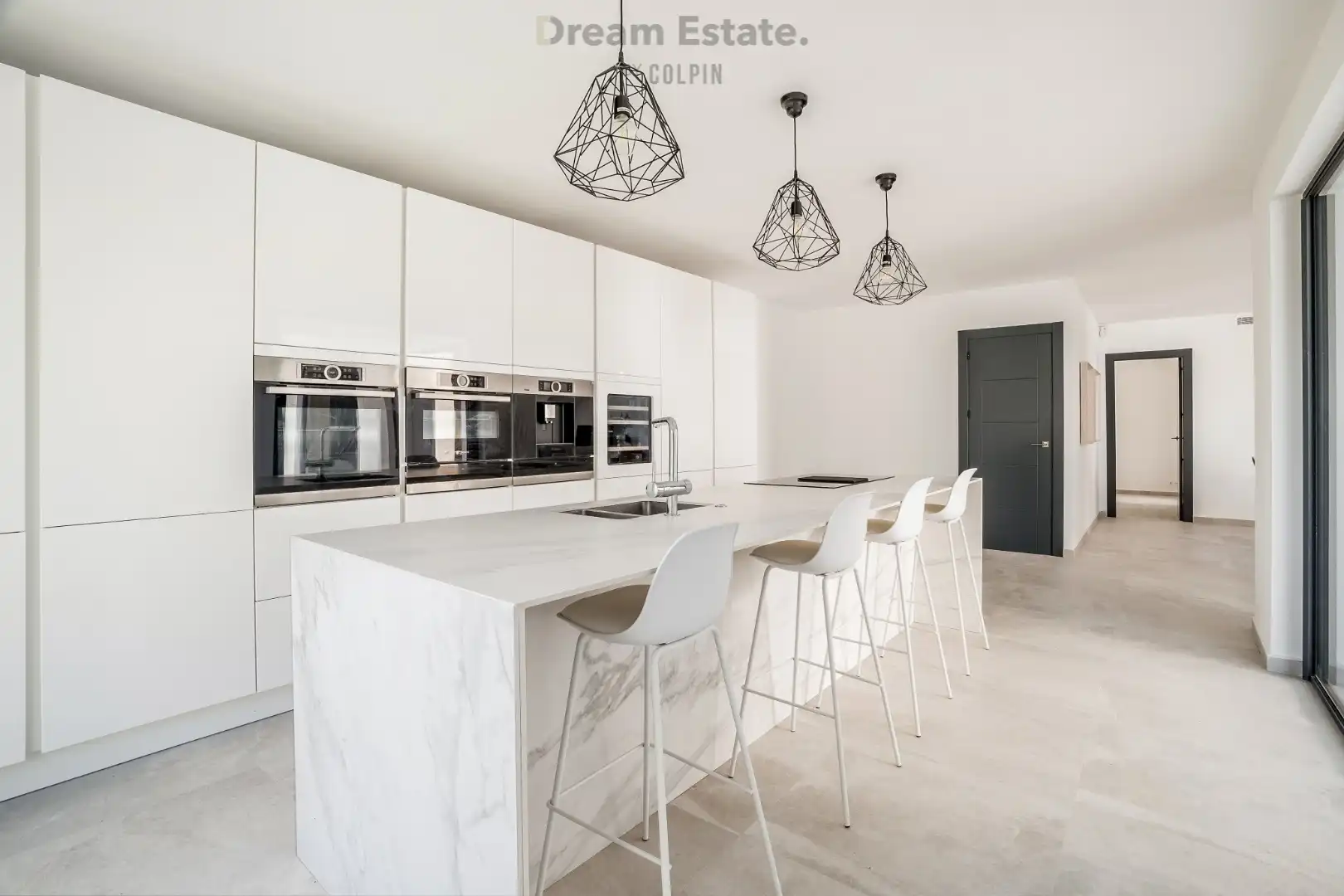 Een moderne familie villa te El Paraiso, Benahavis, New Golden Mile foto 6