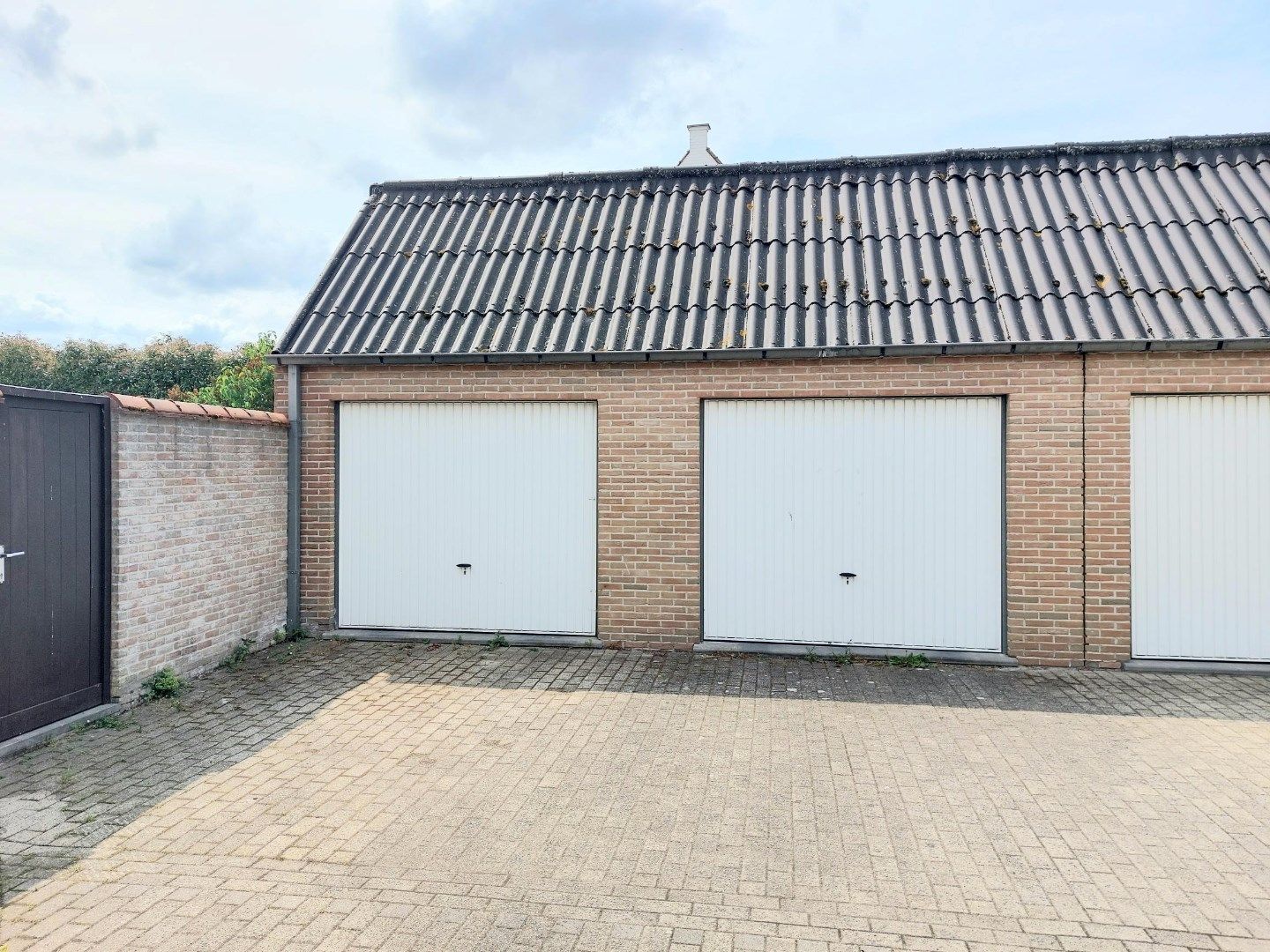 Ruime rustig gelegen stadswoning met tuin en garage foto 3