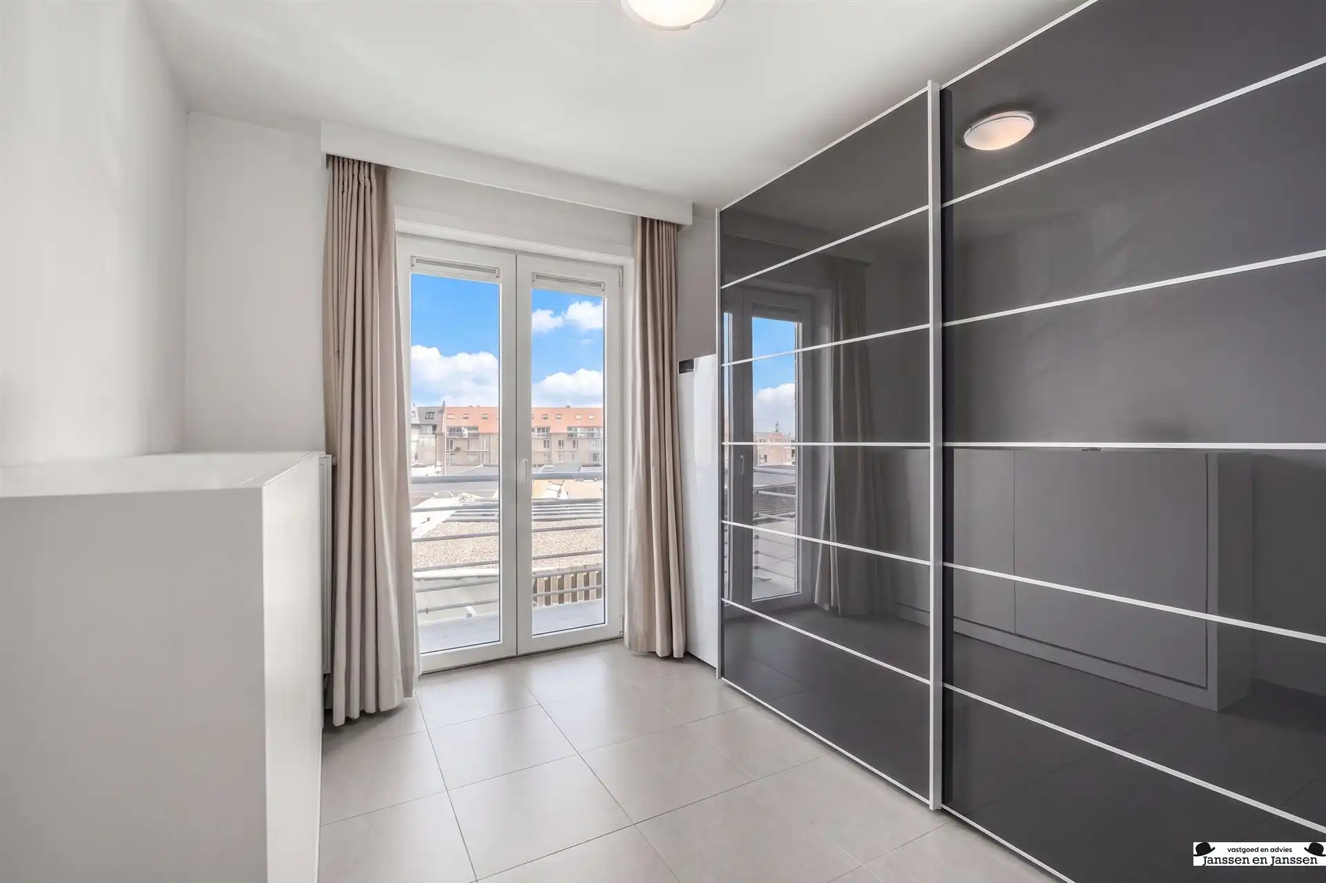 Appartement met duinenzicht in het centrum van Bredene foto 12