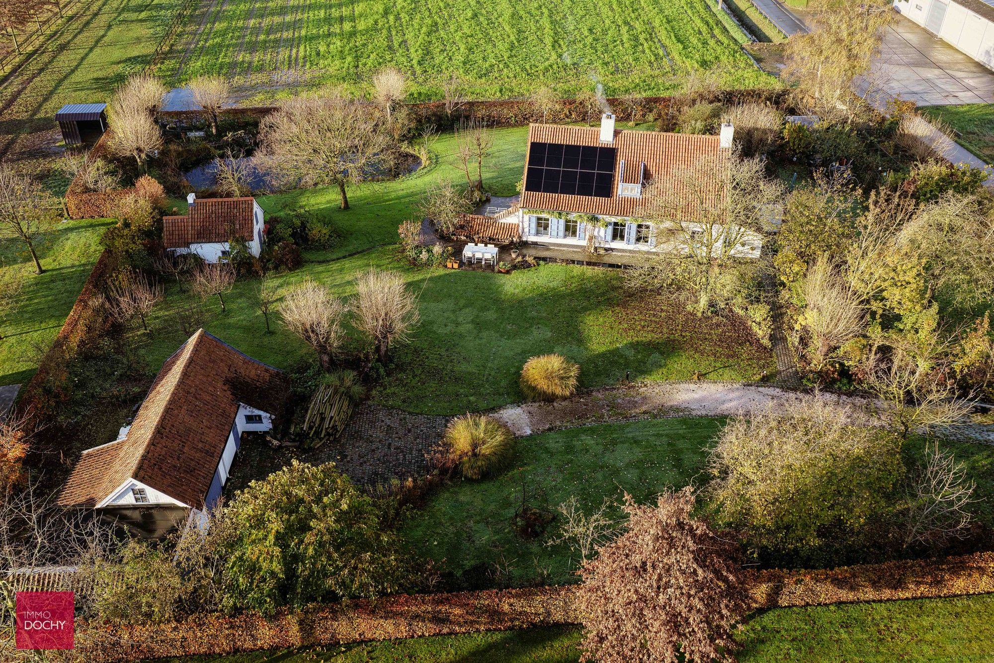 Landelijk gelegen charmante hoeve mét woonfunctie foto 3