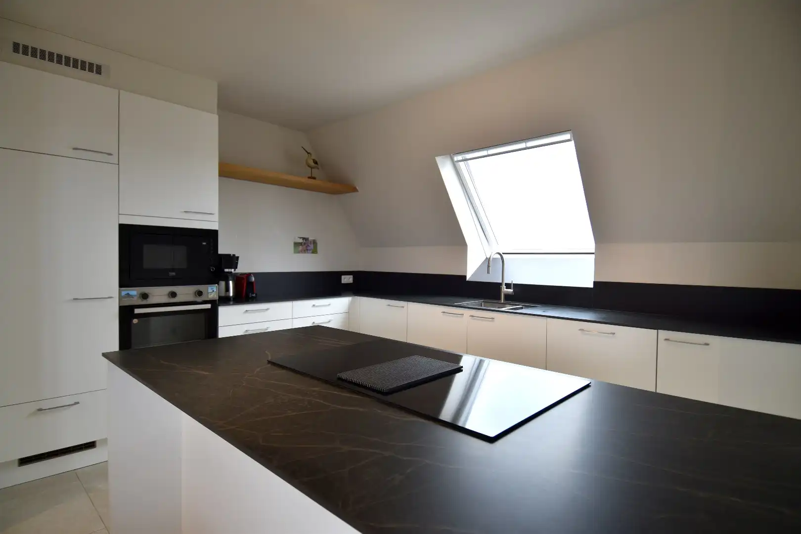 Penthouse (BJ 2021) met 2 slaapkamers, aparte dressing en zonnig terras te koop in Lendelede foto 6