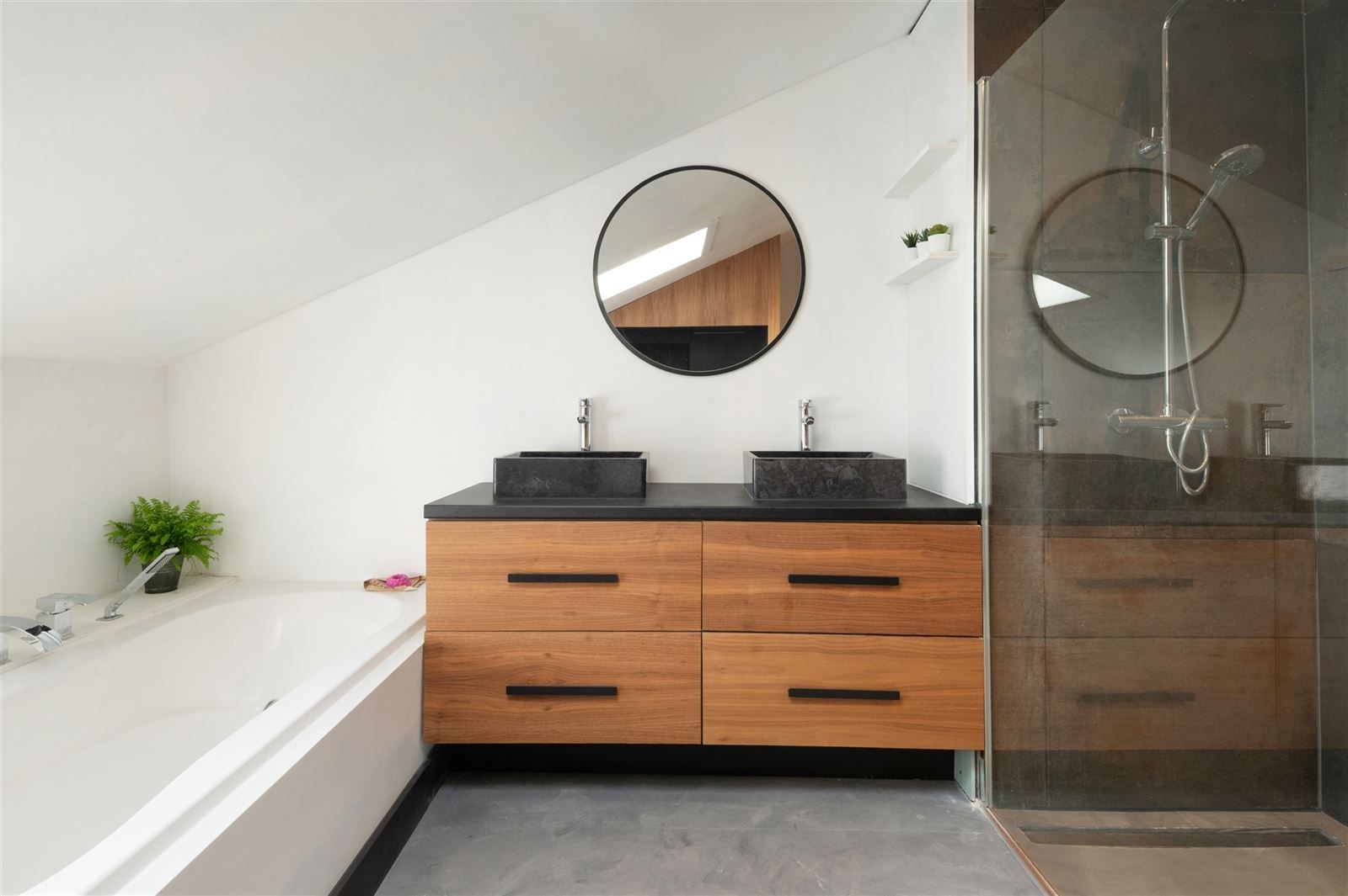 Instapklare rijwoning met stadskoer foto 10