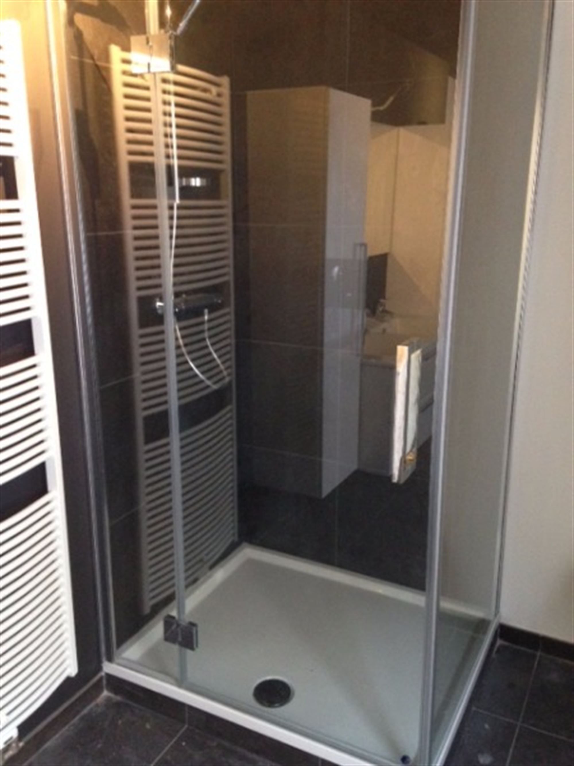 Volledig vernieuwde woning centrum Kortrijk foto 9