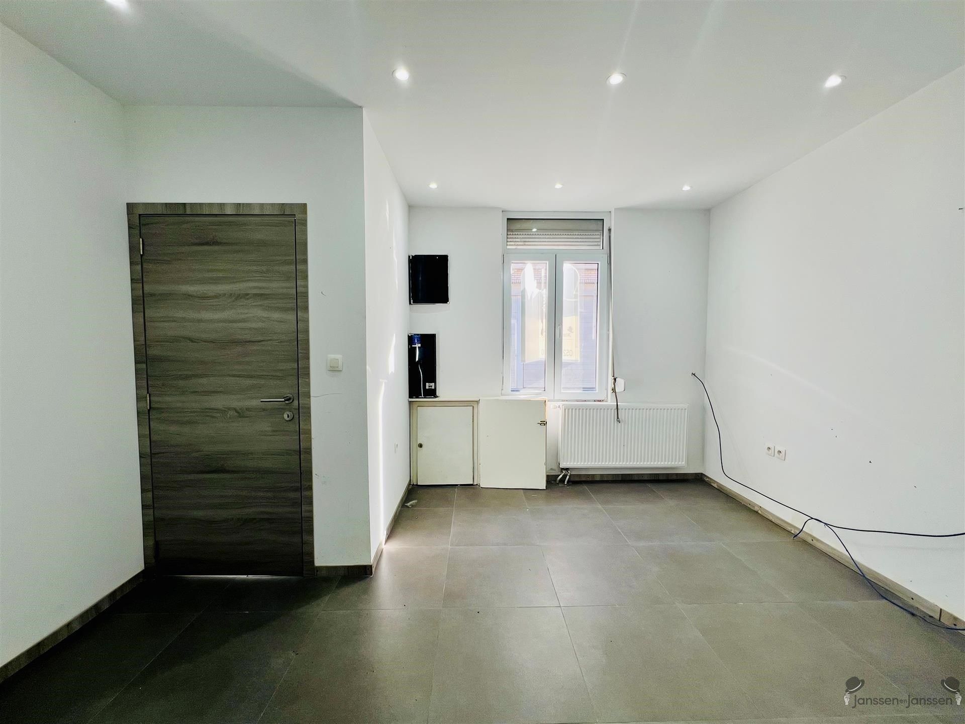 Te renoveren rijwoning met 1 slaapkamer foto 4