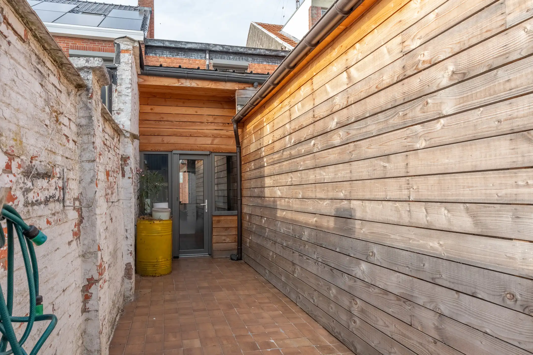 Recent gerenoveerde woning (2023) met 2 slaapkamers en gezellige stadstuin. foto 22