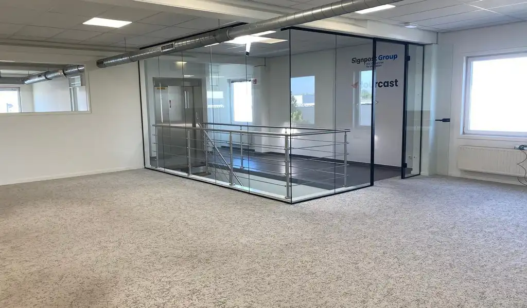 Ingedeeld kantoorverdiep te huur nabij N47 in Lokeren foto 5