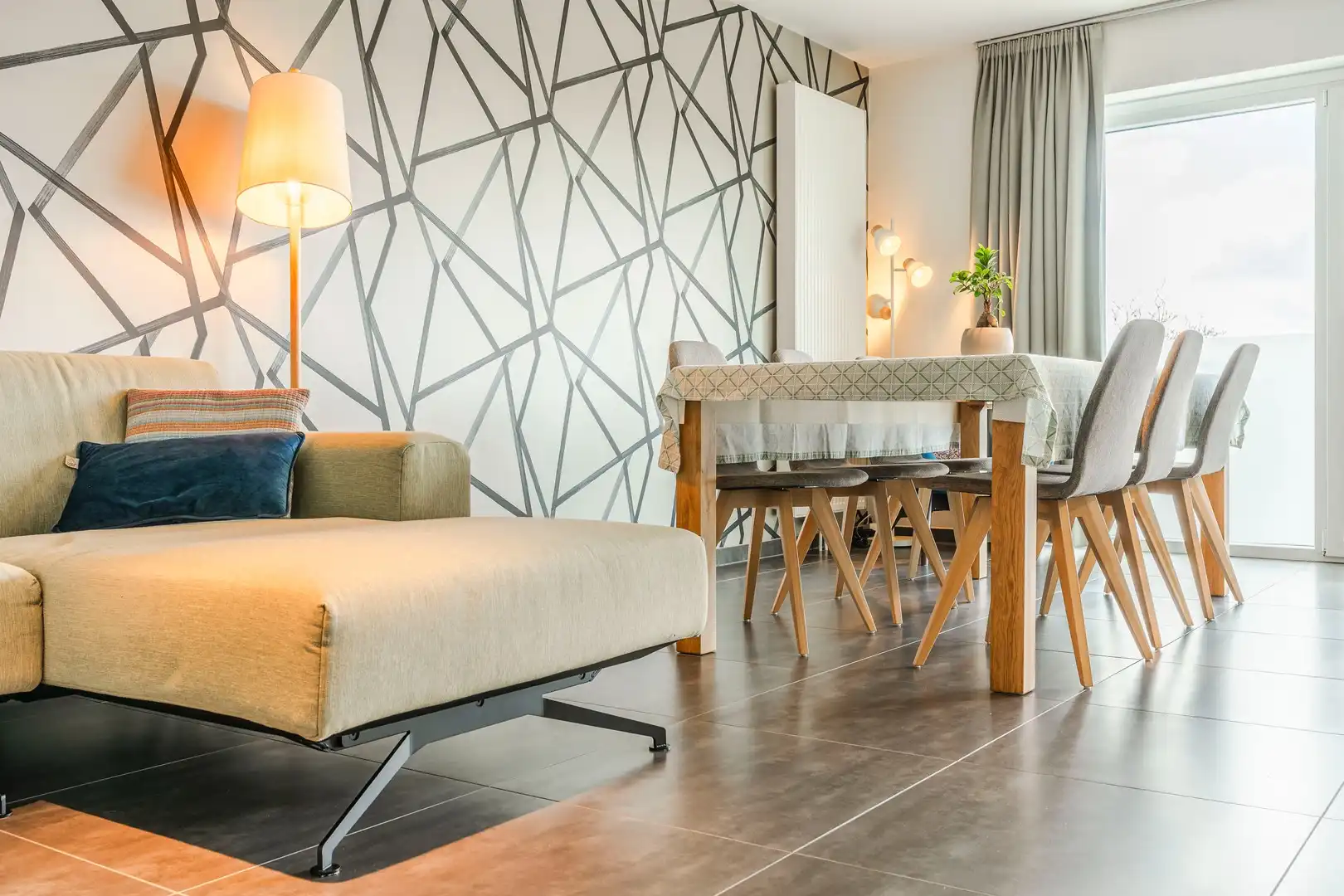 Instapklaar en modern appartement met garage foto 2
