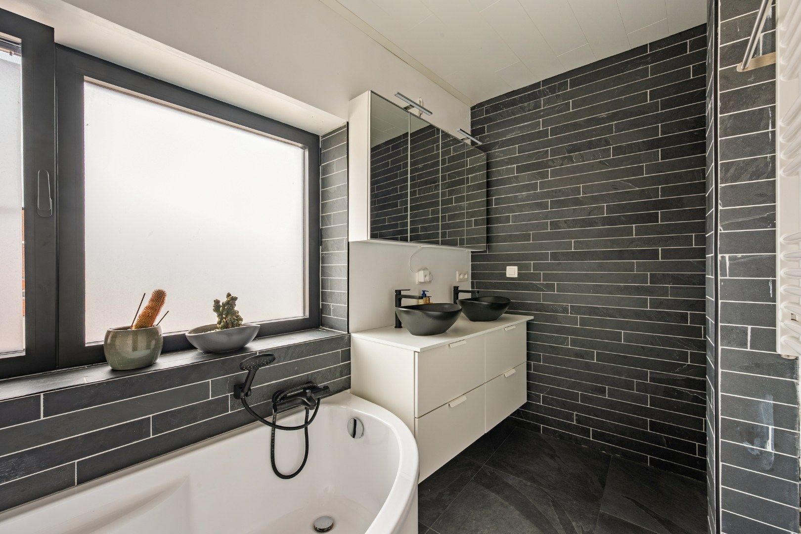 Instapklare, energiezuinige woning (2017) met zuidgerichte tuin en garage – centrum Ieper foto 16