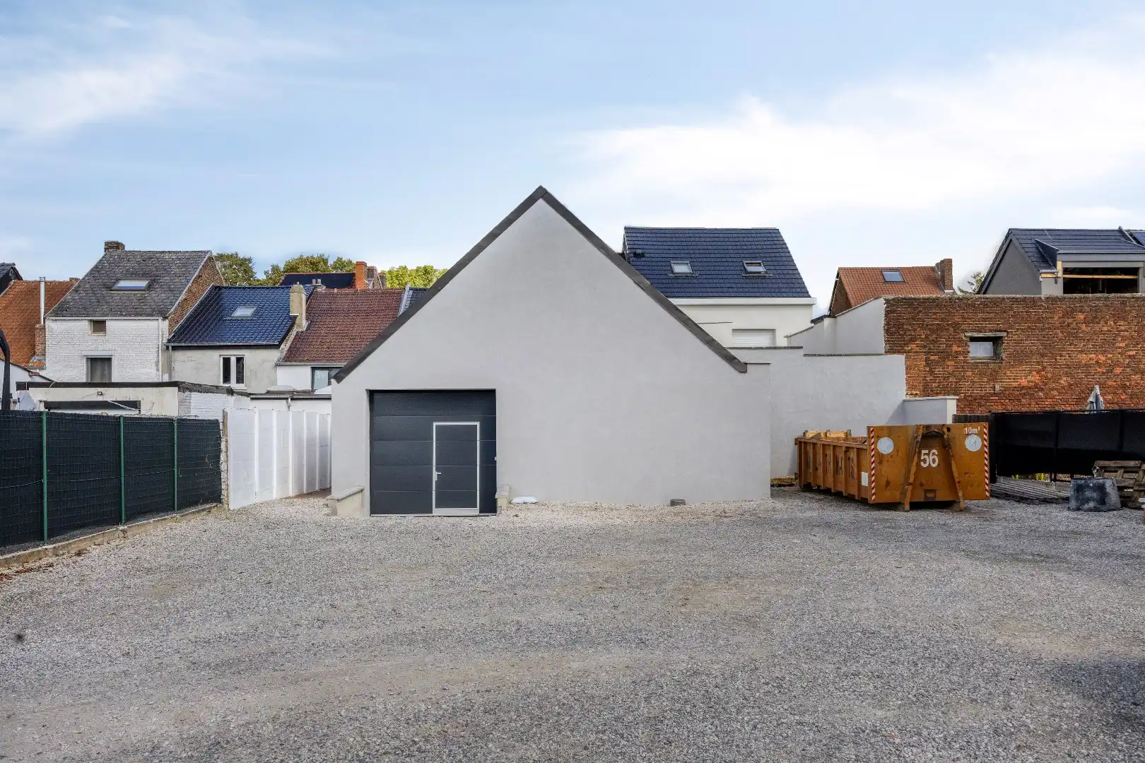 Vernieuwde loods en vergunde bouwgrond voor halfopen bebouwing te Lembeek foto 3