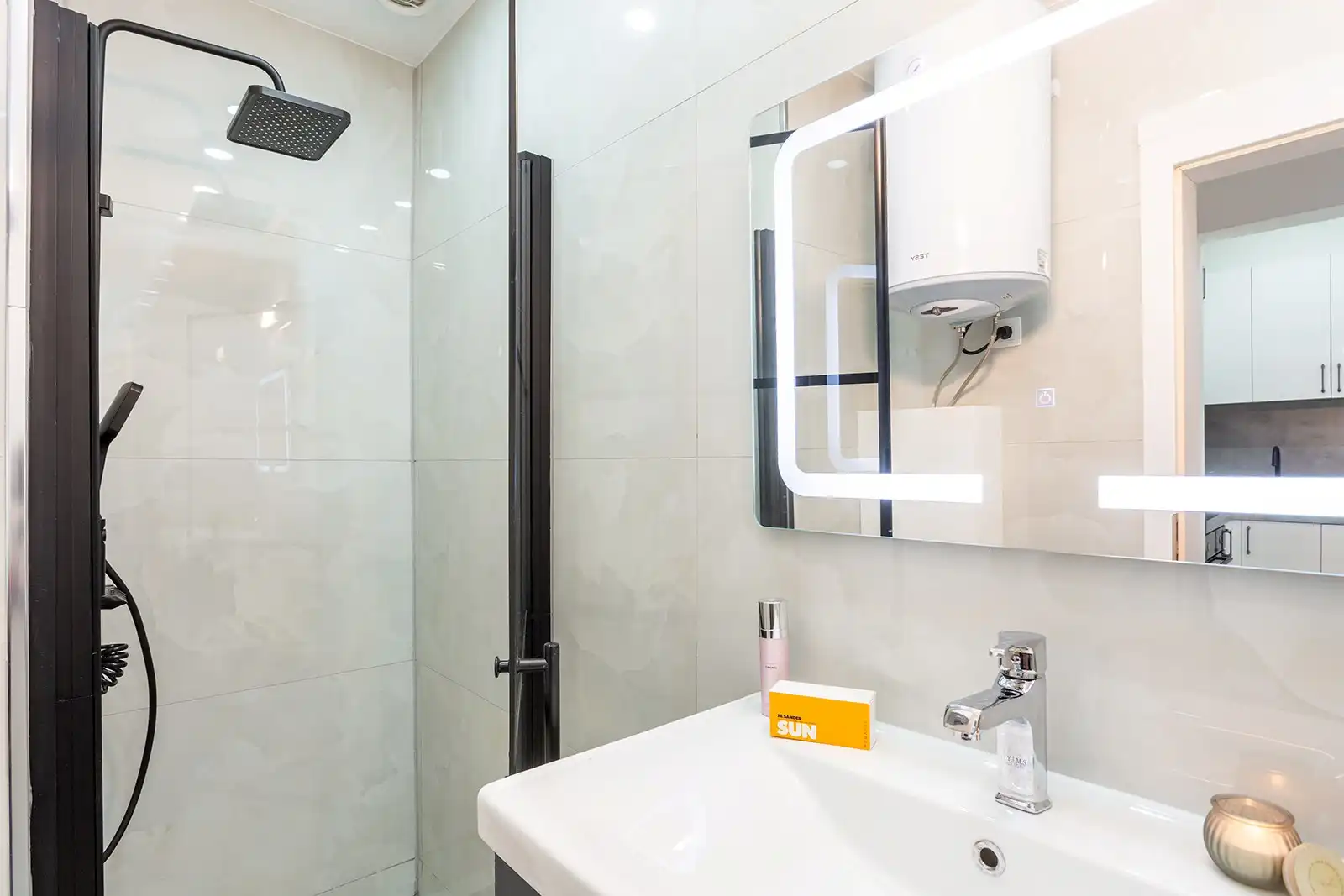 Recent gerenoveerd app. met 2 slpks en 2 terrassen foto 21