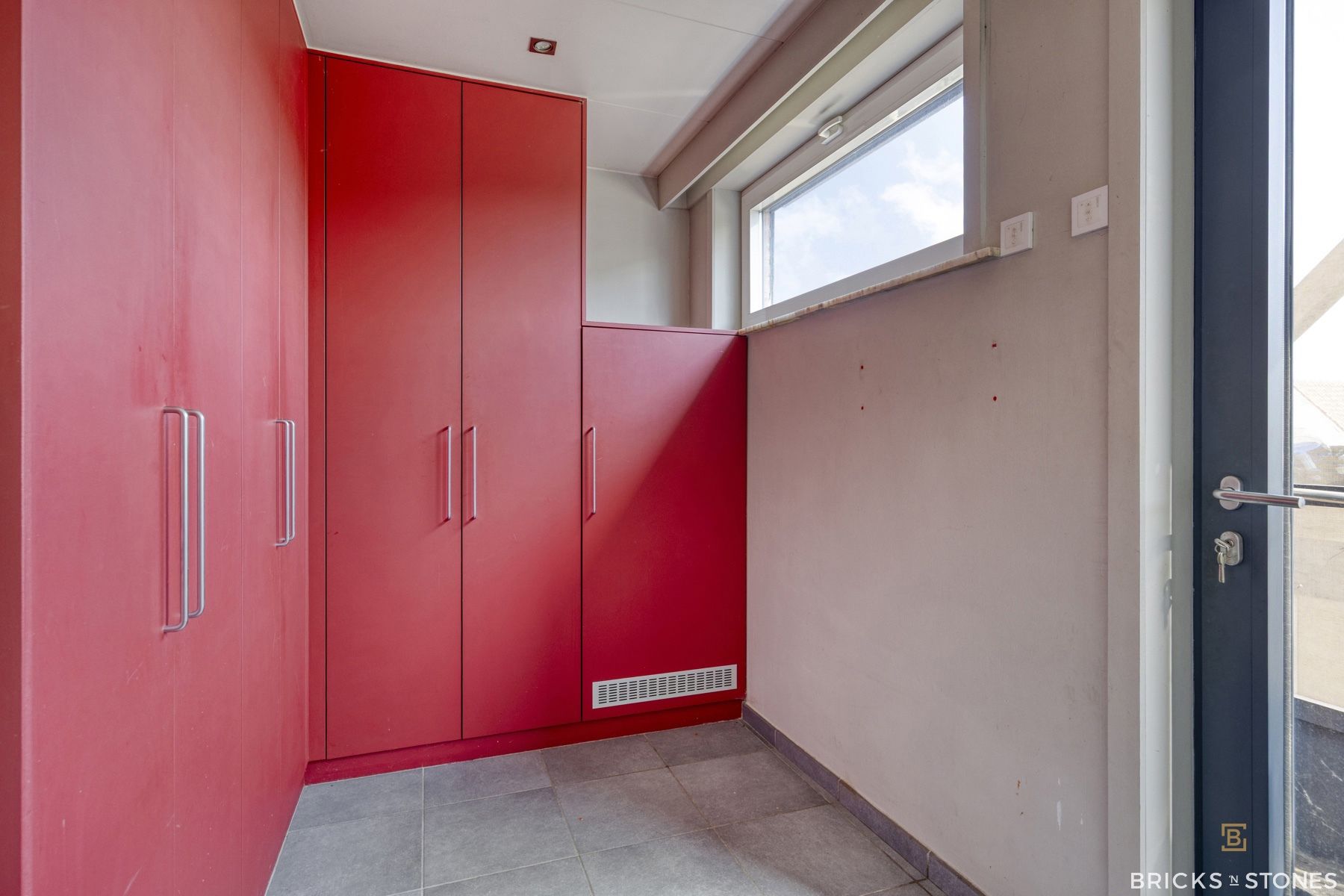 Instapklare woning met riante handelsruimte! foto 14