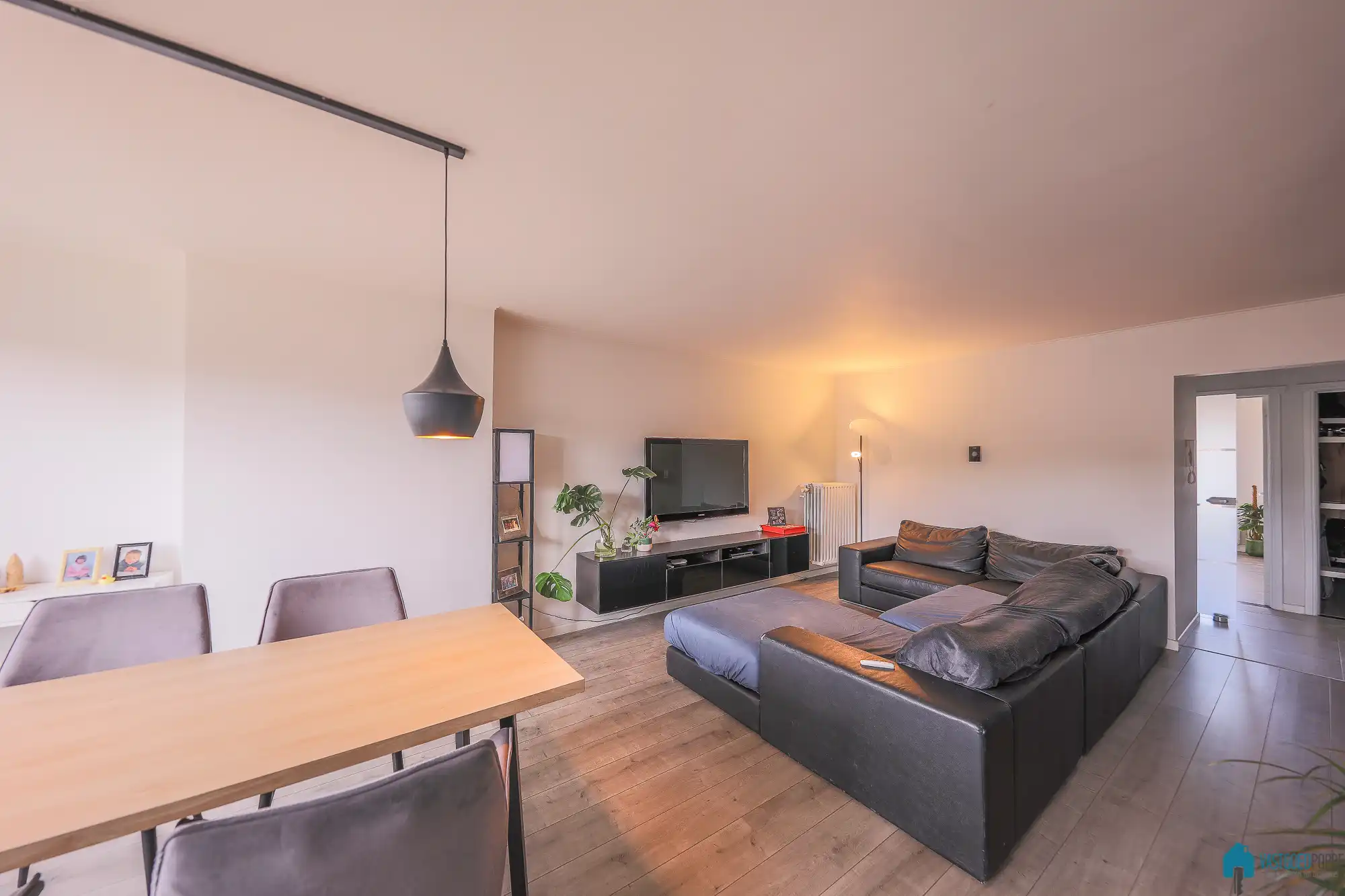 Gerenoveerd appartement met terras foto 3