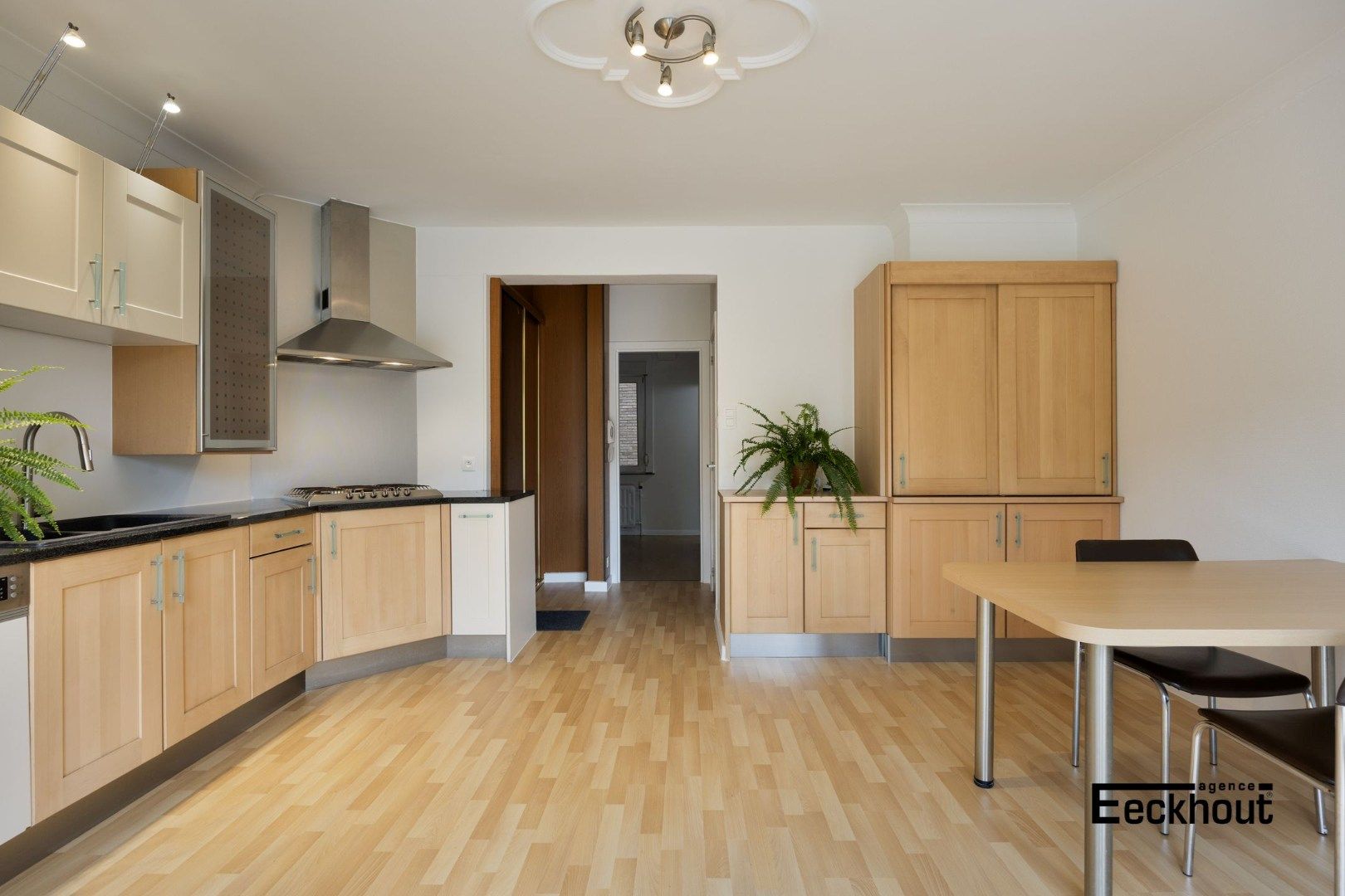 Instapklaar appartement op TOPlocatie in het hartje van Oostende! foto 4