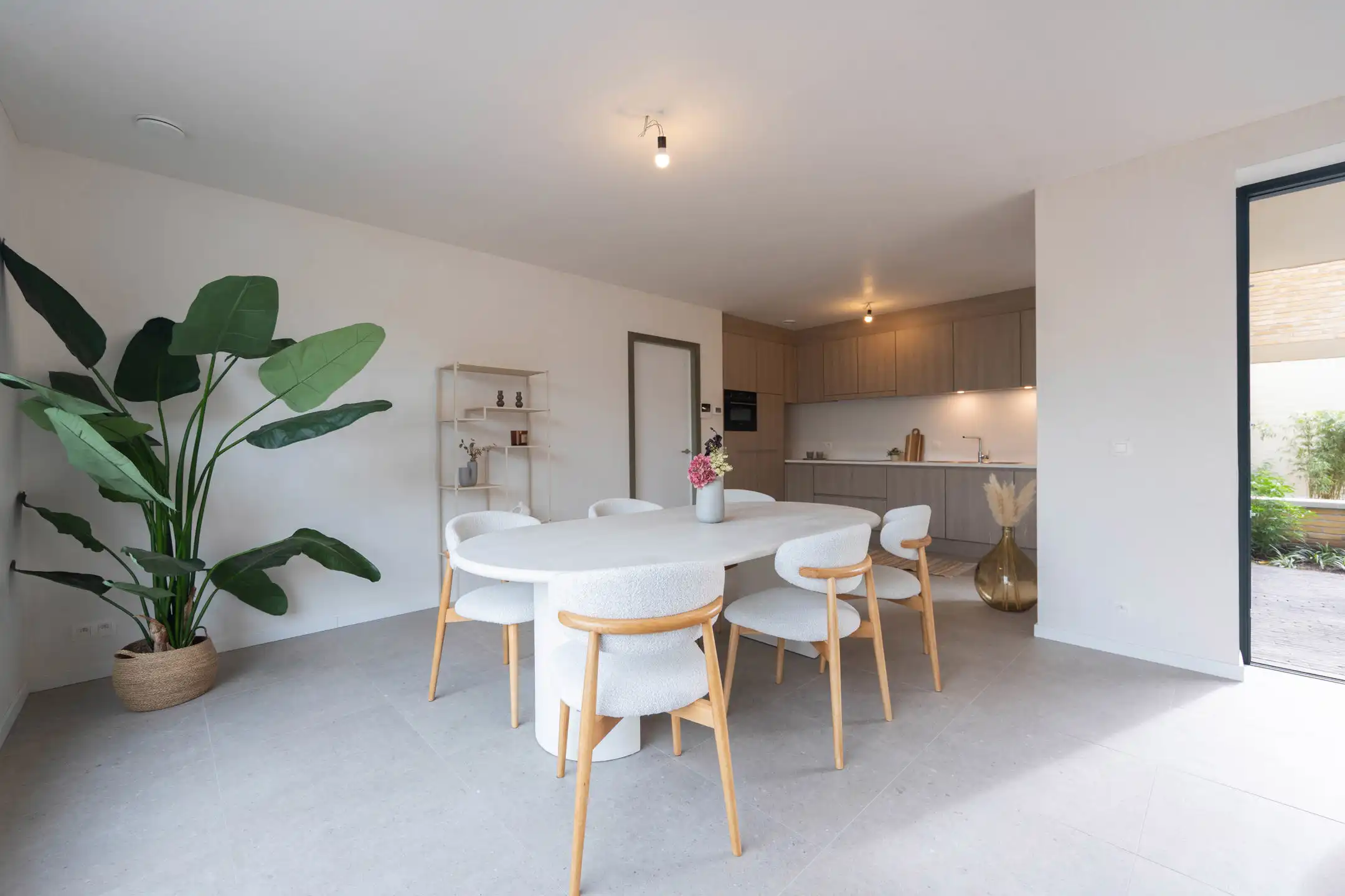 BRASSCHAAT - Modernistische, groene oase in hartje Brasschaat foto 3