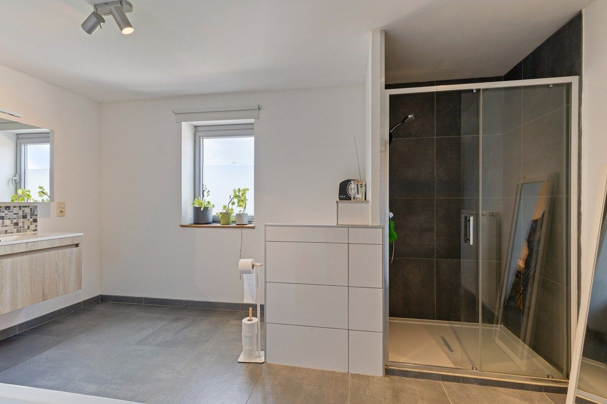 Charmante driegevelwoning foto 11