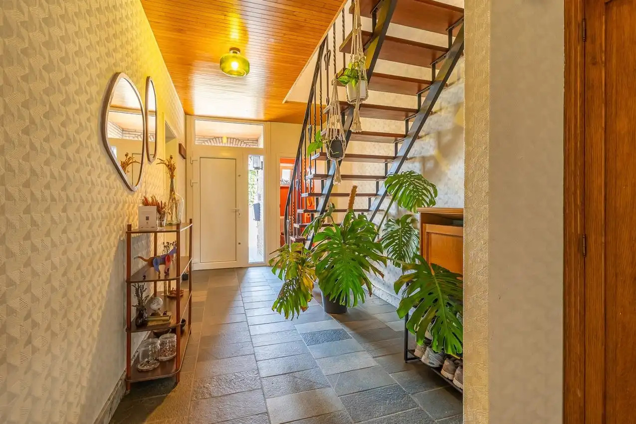 Ruime retrowoning met EPC C,  zuidtuin en achterliggende toegang. foto 4