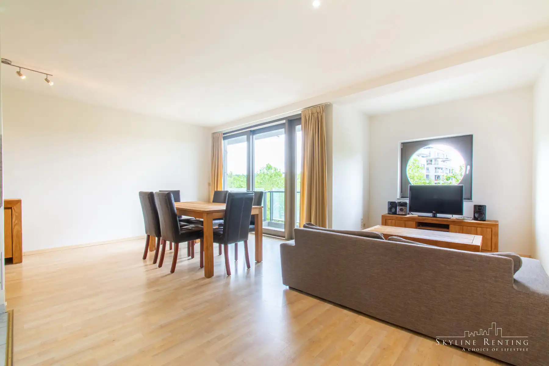 2 slaapkamer gemeubeld appartement met 2 terrassen foto 2