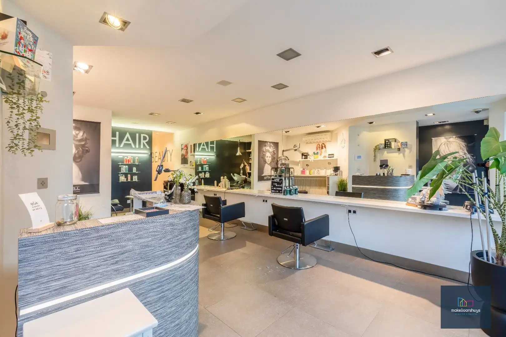 Stijlvol wonen en werken op een topligging in Mariakerke foto 17