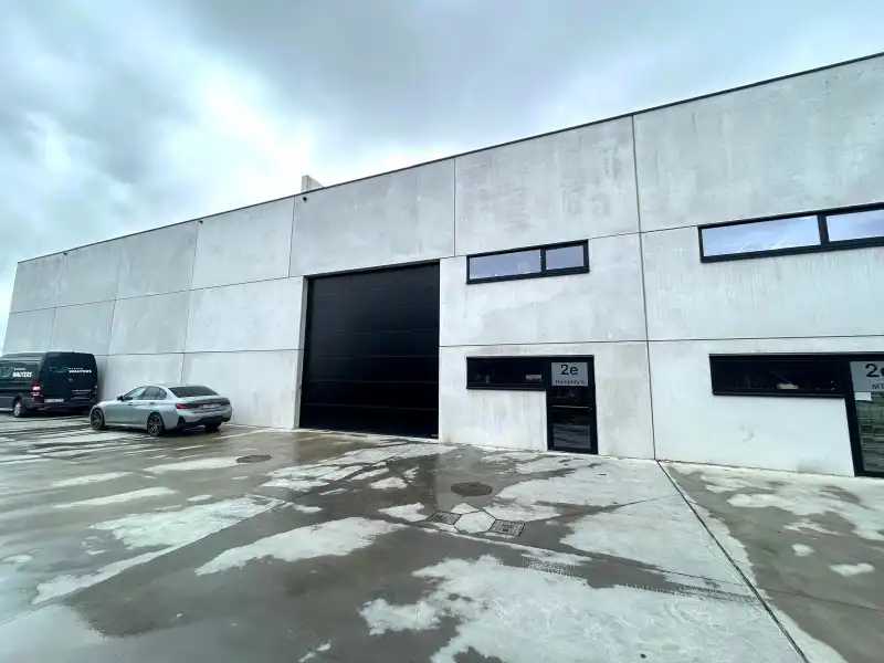 KMO-unit van 253 m² met kantoor en parking – topligging!! foto 13