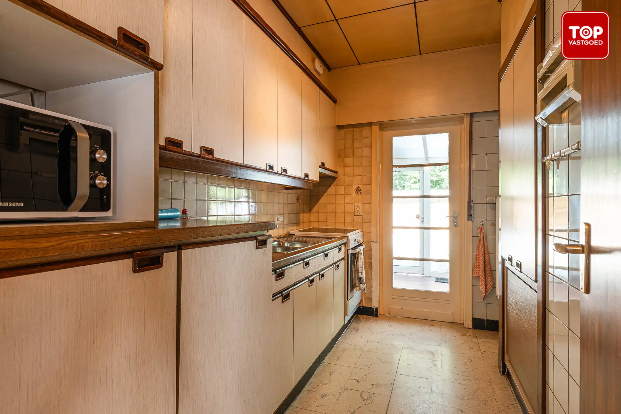 Charmante te renoveren woning met karakter en strooien dak foto 10