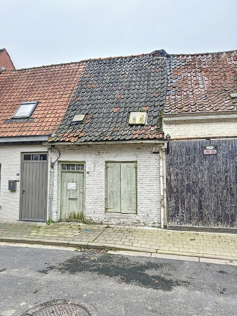 Volledig te renoveren woning te Watou foto {{pictureIndex}}