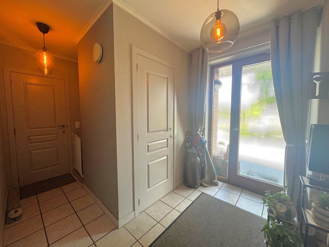 Charmante woning (H.O.B) met terras en tuin foto 4