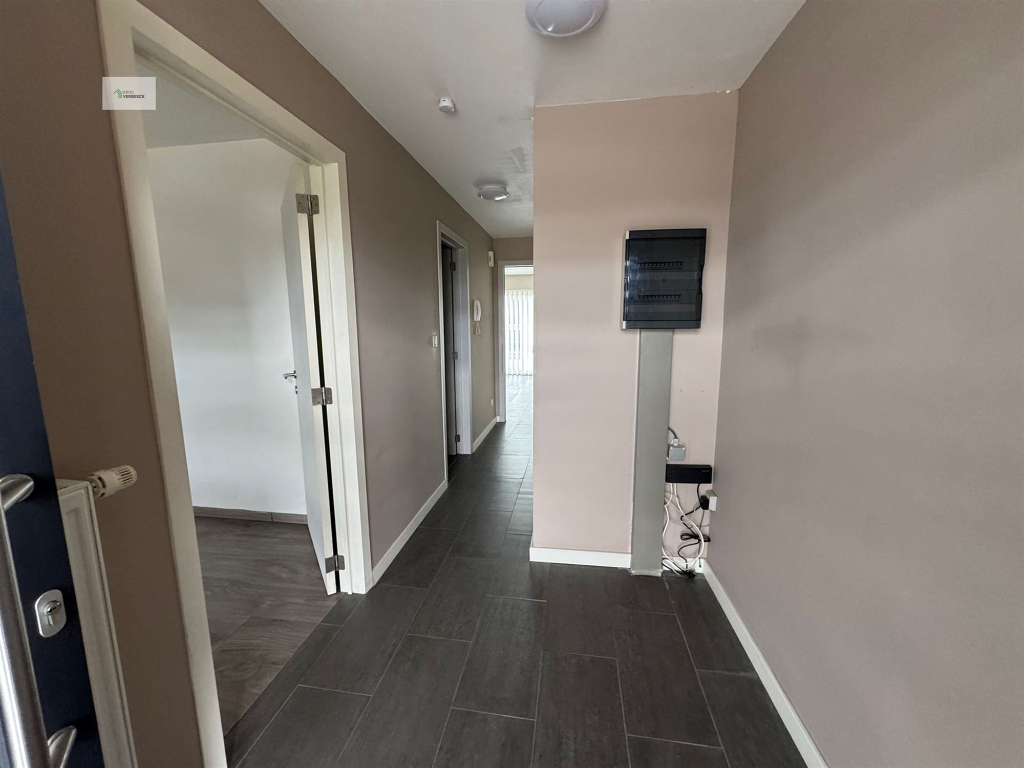 Instapklaar één slaapkamer appartement met afgesloten garage foto 7