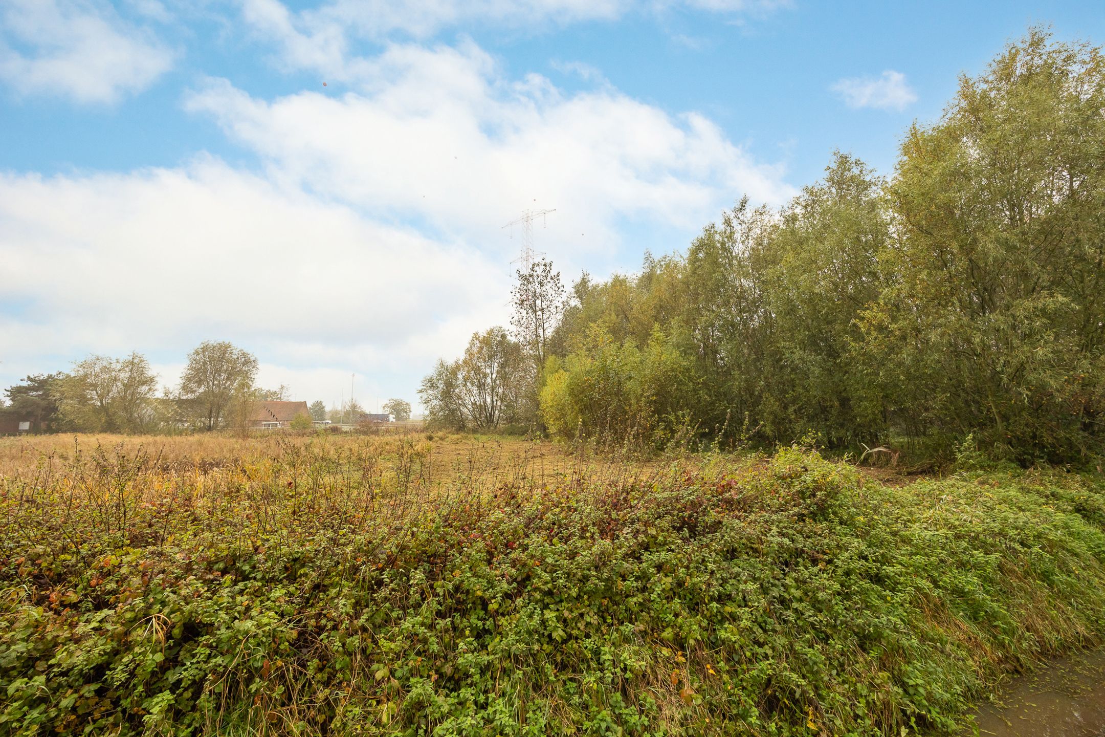 Mooi stuk bouwgrond van 952 m2 voor een grote open bebouwing foto 5