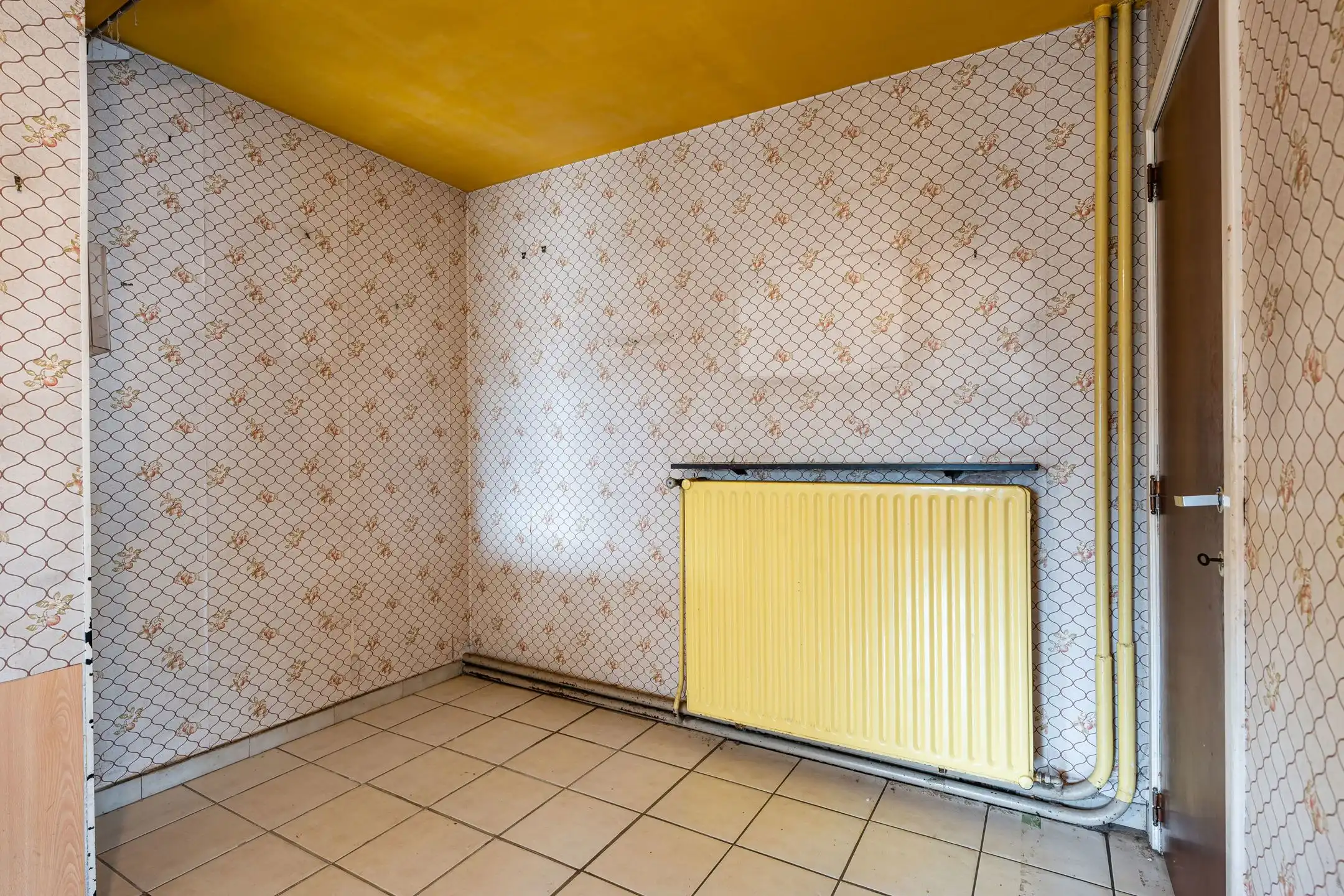 Te renoveren half open woning met veel potentieel!  foto 17