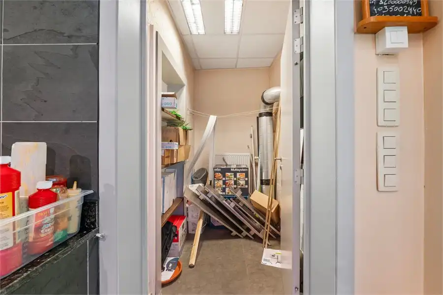 KNAPPE HANDELSRUIMTE IN HET CENTRUM VAN SINT-TRUIDEN foto 9