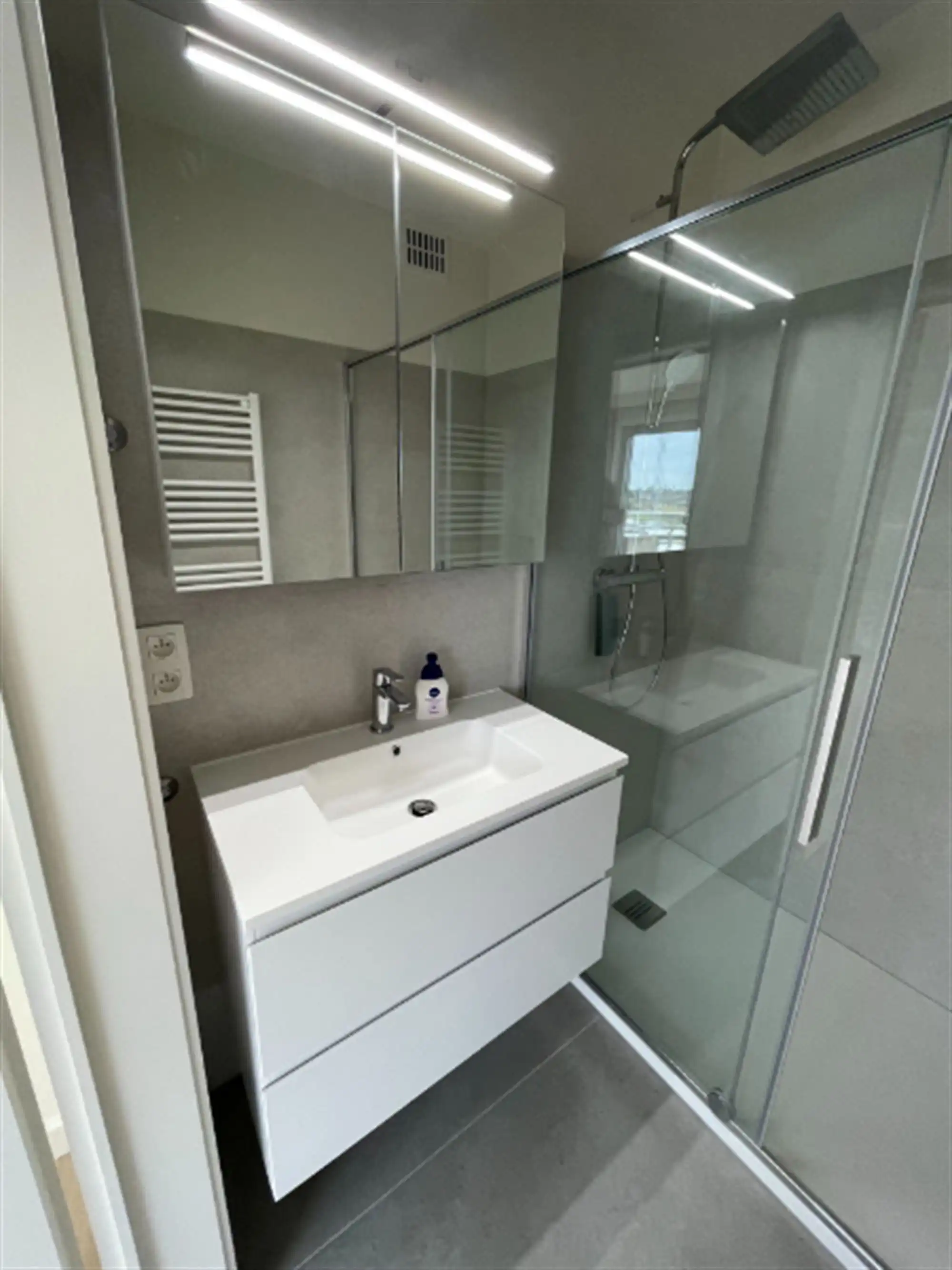 Modern appartement met terras foto 6