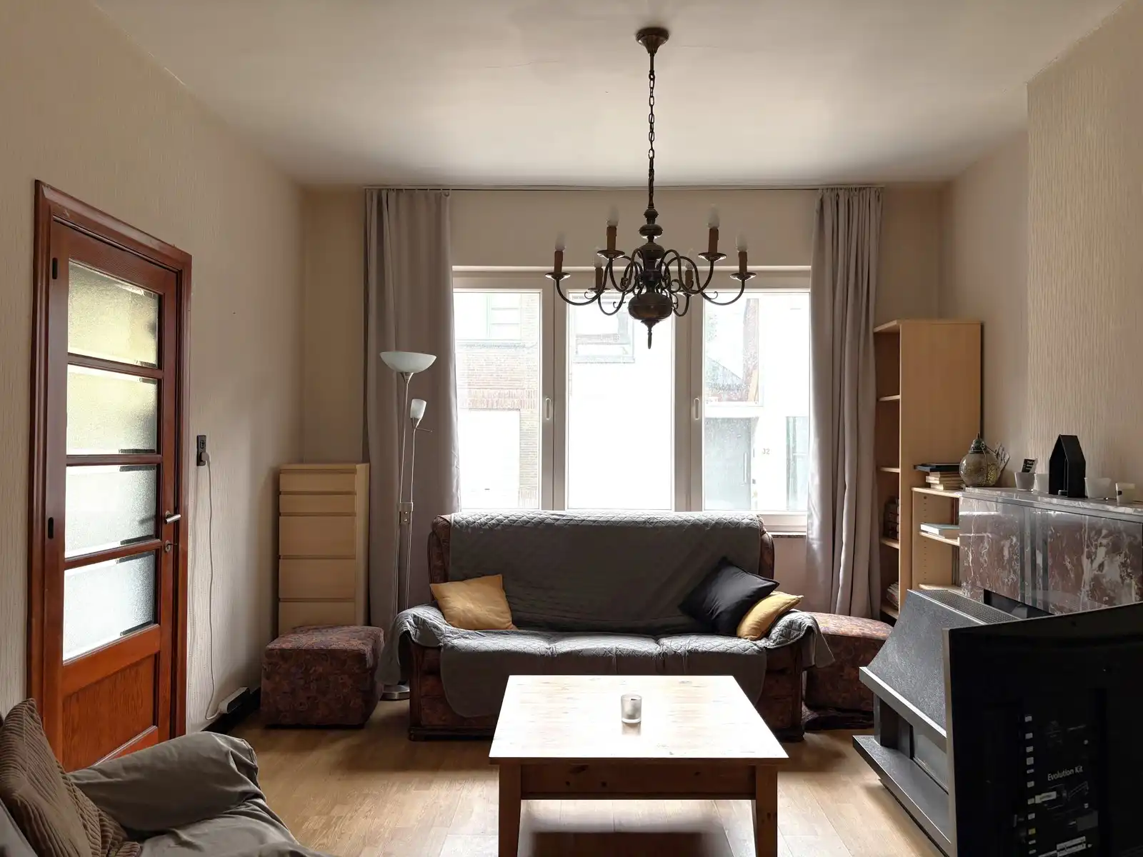 Te renoveren woning in een rustige buurt foto 6