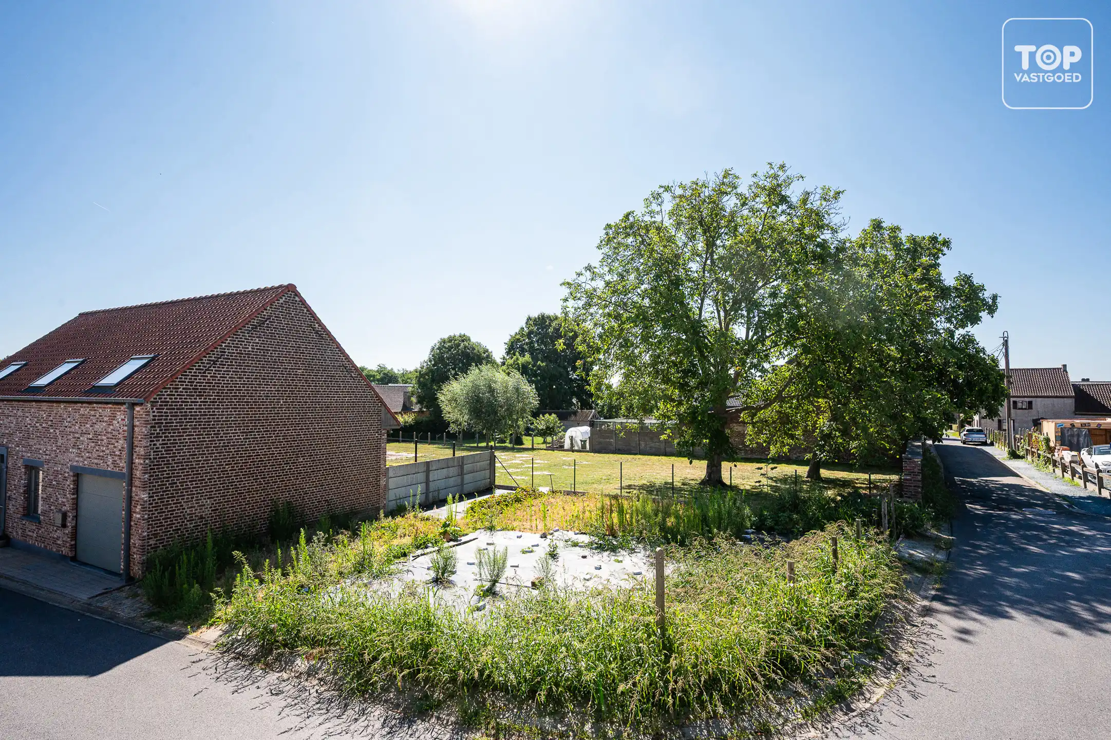 Bouwgrond voor half open bebouwing op toplocatie foto {{pictureIndex}}