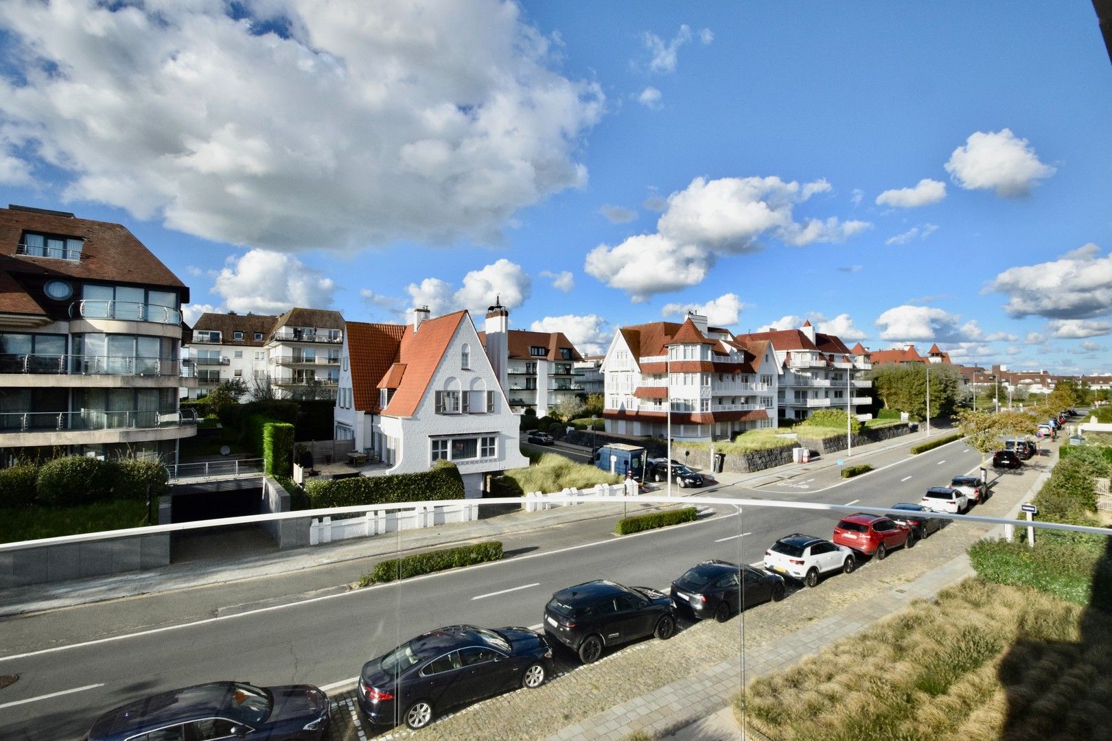 Overname aandelen met in zijn actief een ruim hoekappartement met zicht op de Approach Golf en zuidgerichte terrassen in hartje Zoute. foto 8