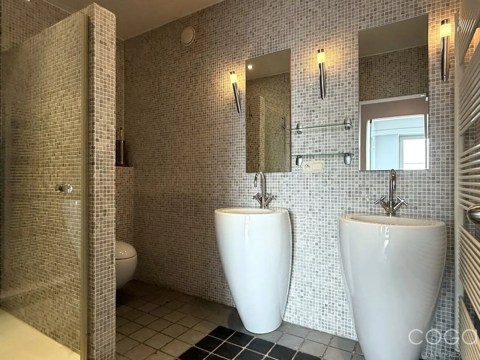 Centraal gelegen appartement met lift foto 19