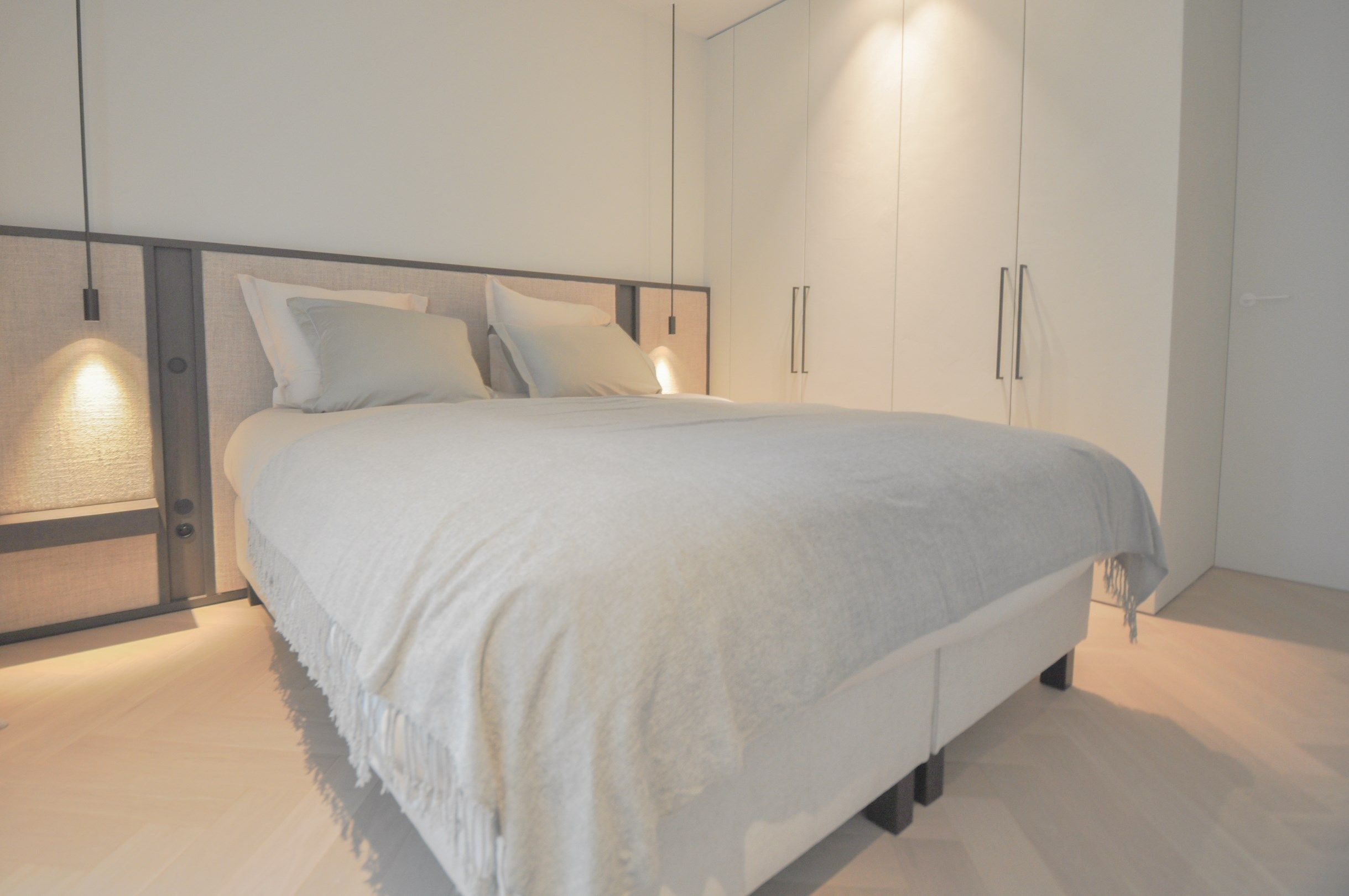 Uitzonderlijk ,tijdloos volledig gerenoveerd appartement met een open zicht . foto 32