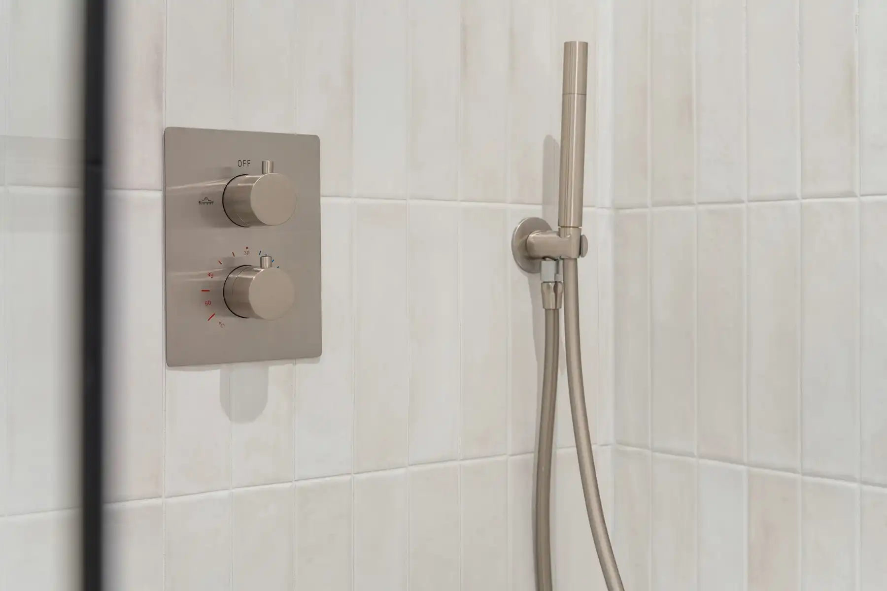 Stijlvol gerenoveerd appartement met stadskoer in Zurenborg foto 20