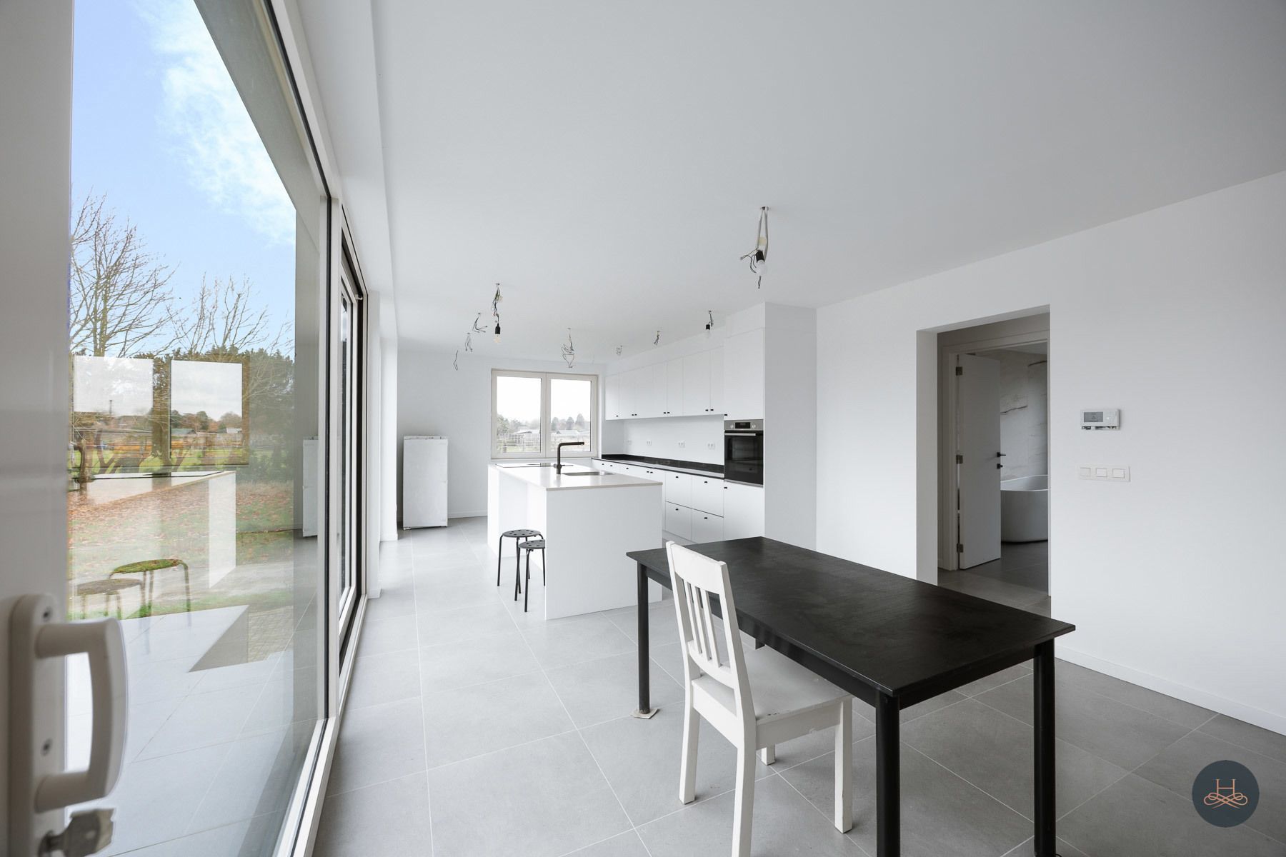 Vernieuwbouwvilla met praktijkruimte in rustige buurt foto 11