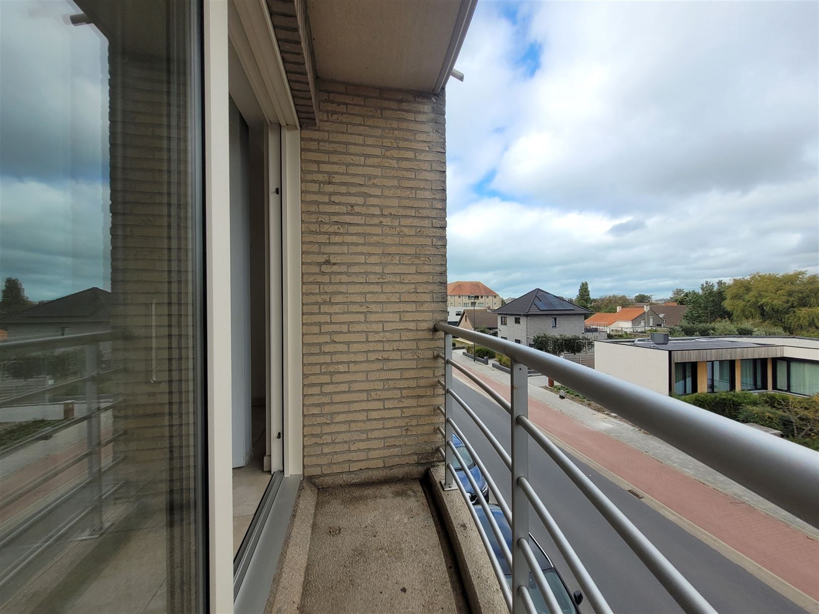 Ongemeubeld 2-slaapkamerappartement met garage foto 4