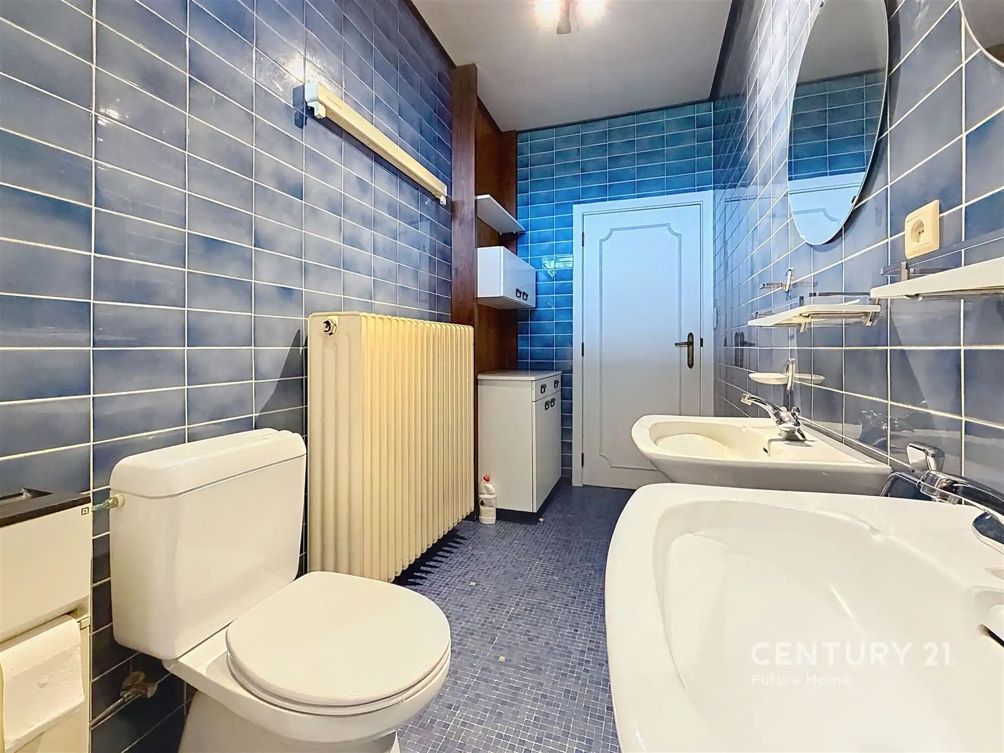 Karaktervolle architecturale woning met veel potentieel foto 16