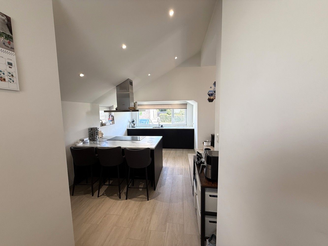 Instapklare woning met 3 slaapkamers en een gezellige tuin op toplocatie in Hoeselt te huur! foto 7