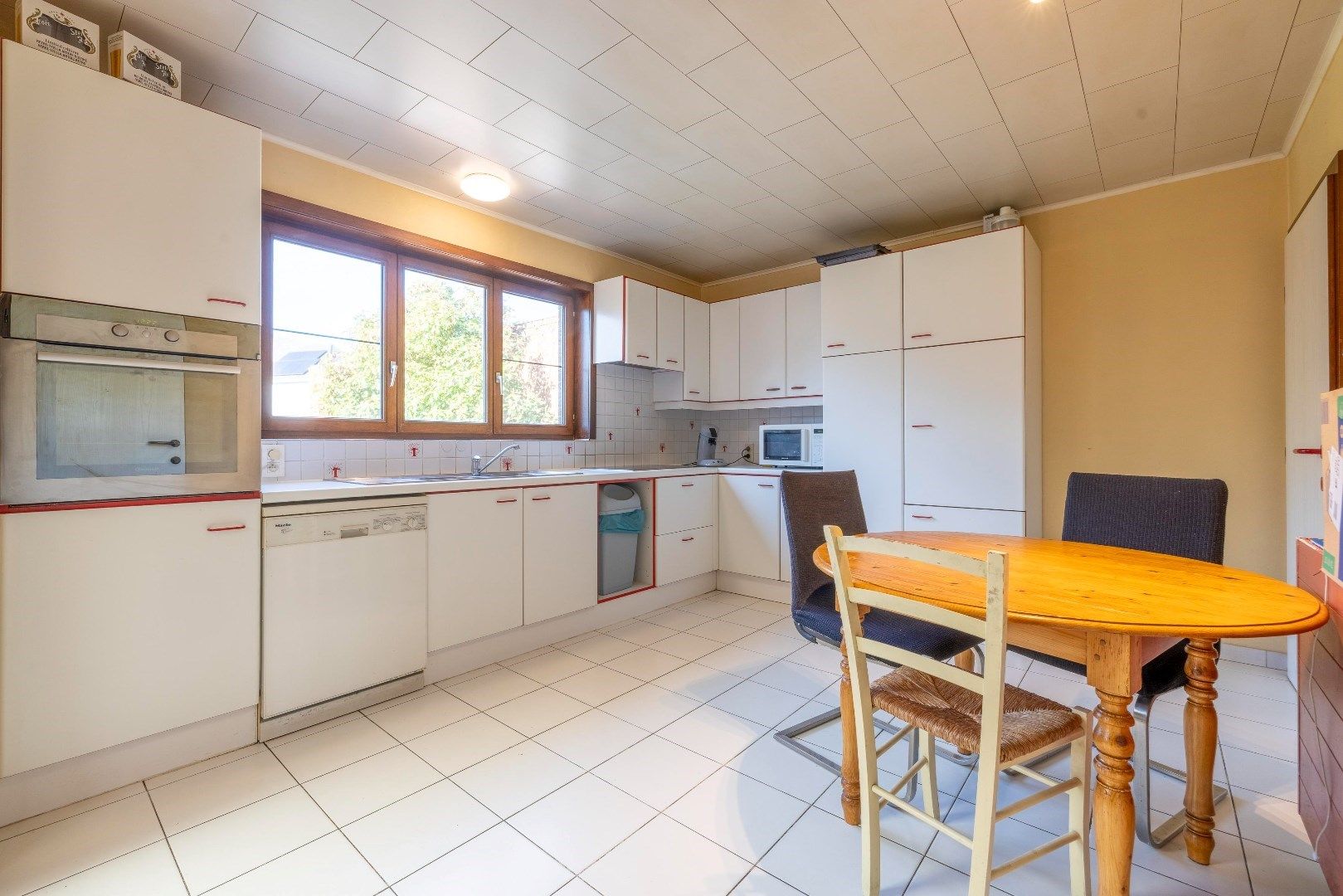 Ruime gezinswoning met 3 tot 4 slaapkamers, garage en tuin met achteruitgang foto 10