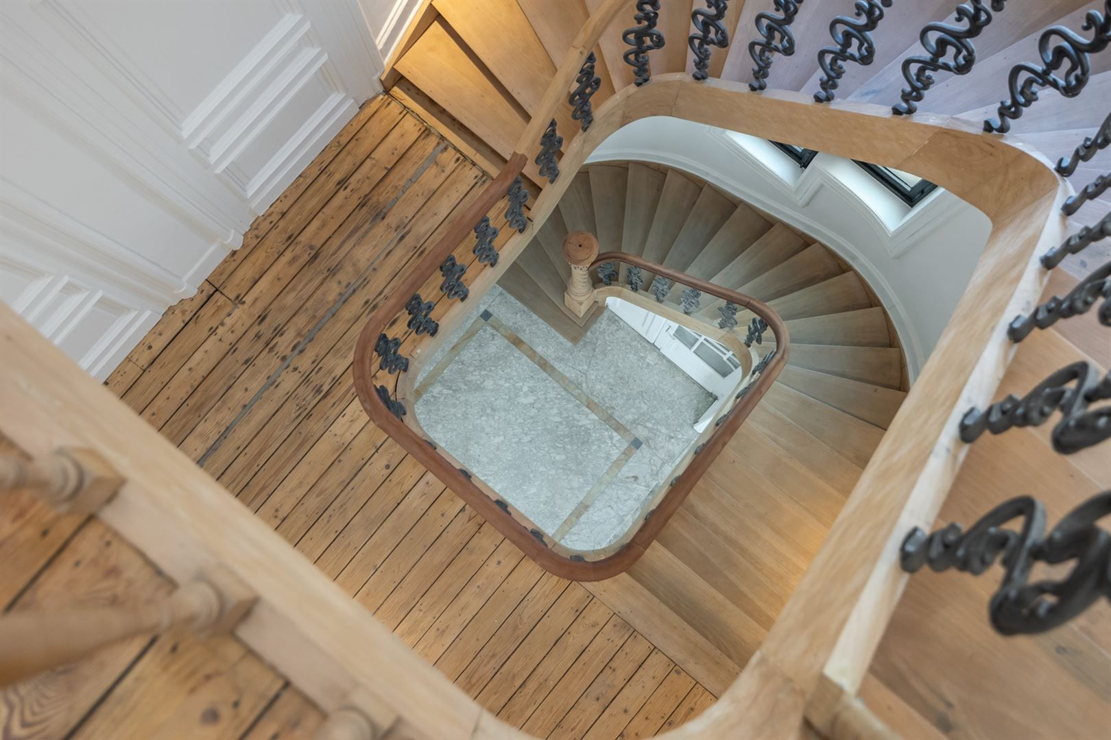 Stijlvol appartement in gerenoveerd Art Nouveau gebouw foto 18