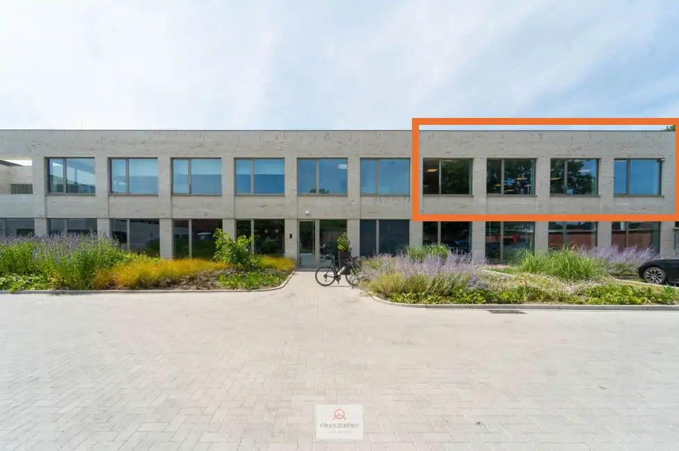 Polyvalente kantoorruimte van 193 m² foto {{pictureIndex}}